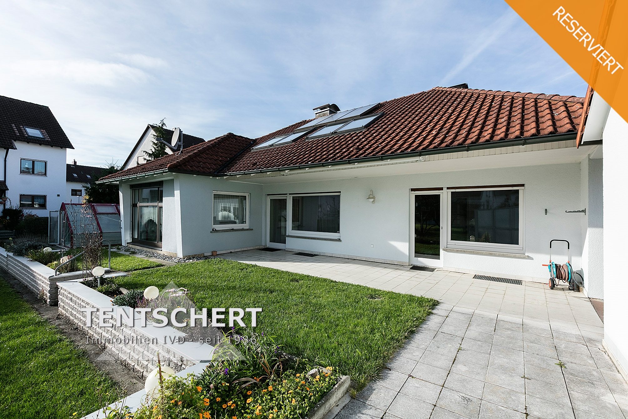 Tentschert Immobilien GmbH & Co. KG - Immobilienangebot - 89233 Neu-Ulm - Pfuhl - Einfamilienhaus - Schicke Bungalow-Villa in Traumlage