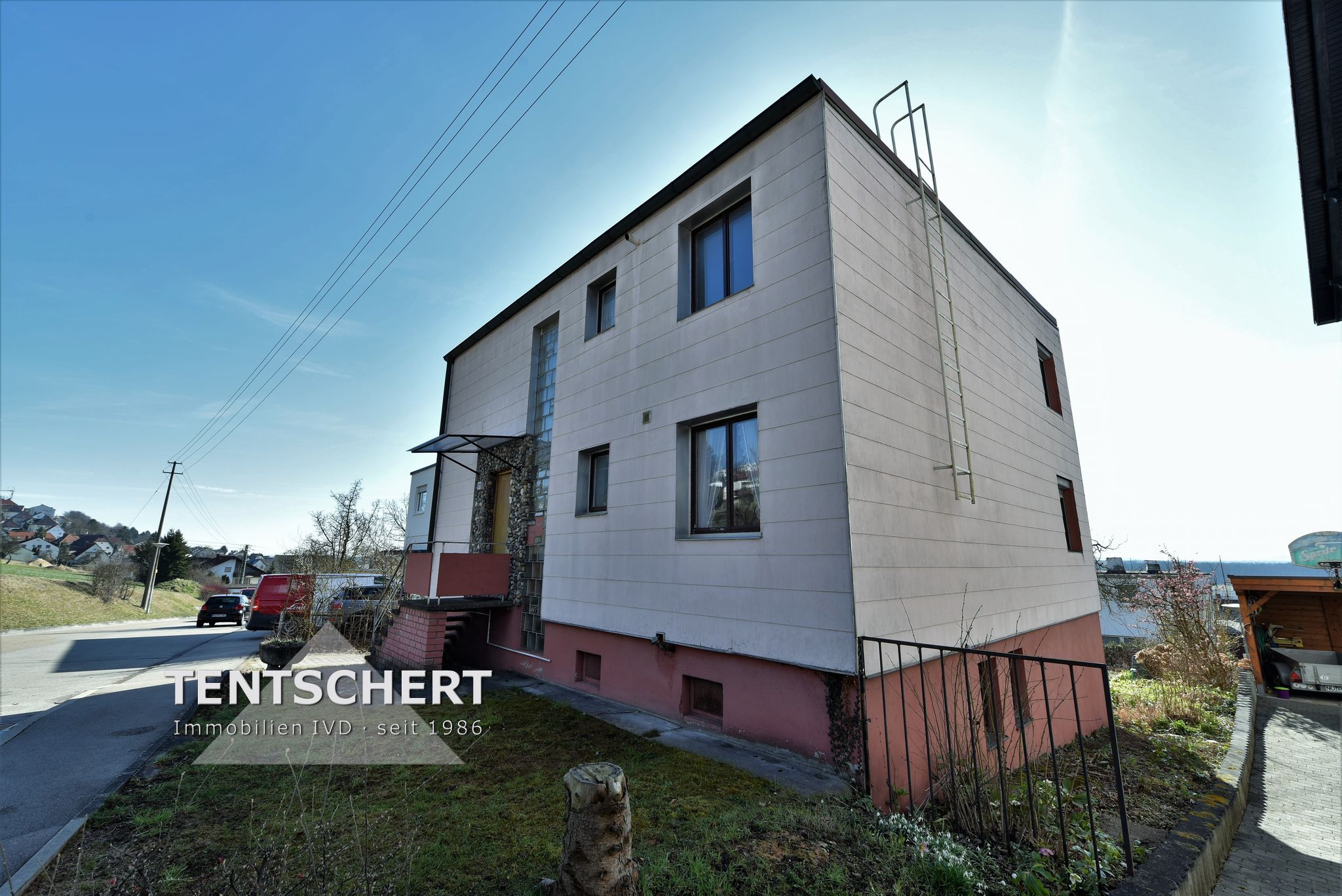 Tentschert Immobilien GmbH & Co. KG - Immobilienangebot - 89275 Elchingen - Elchingen - Zweifamilienhaus - Machen Sie was draus - ZFH mit schöner Aussicht