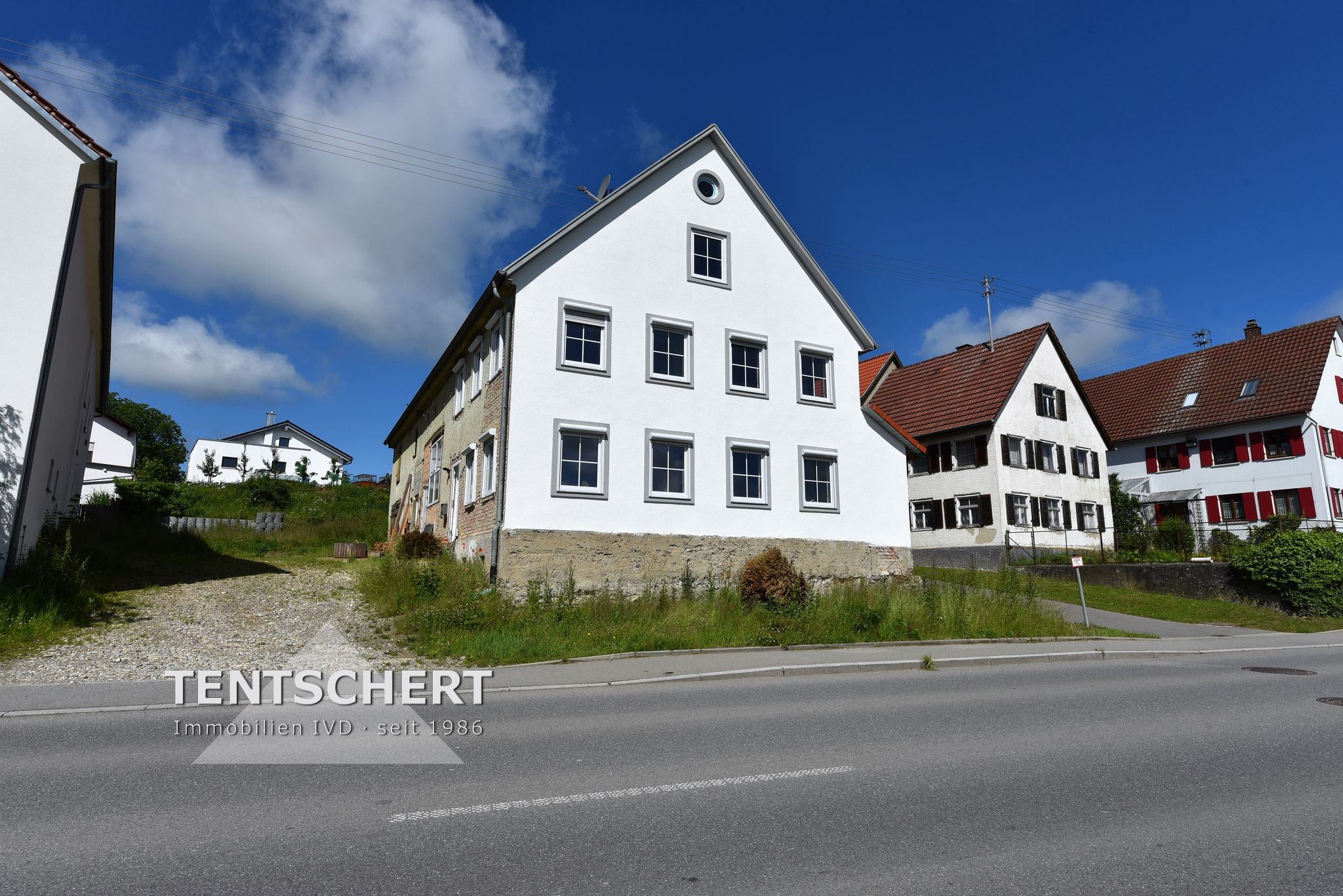 Tentschert Immobilien GmbH & Co. KG - Immobilienangebot - 88471 Laupheim - Laupheim - Häuser - Teilrenoviertes Bauernhaus mit Ausbaupotenzial - Provisionsfrei