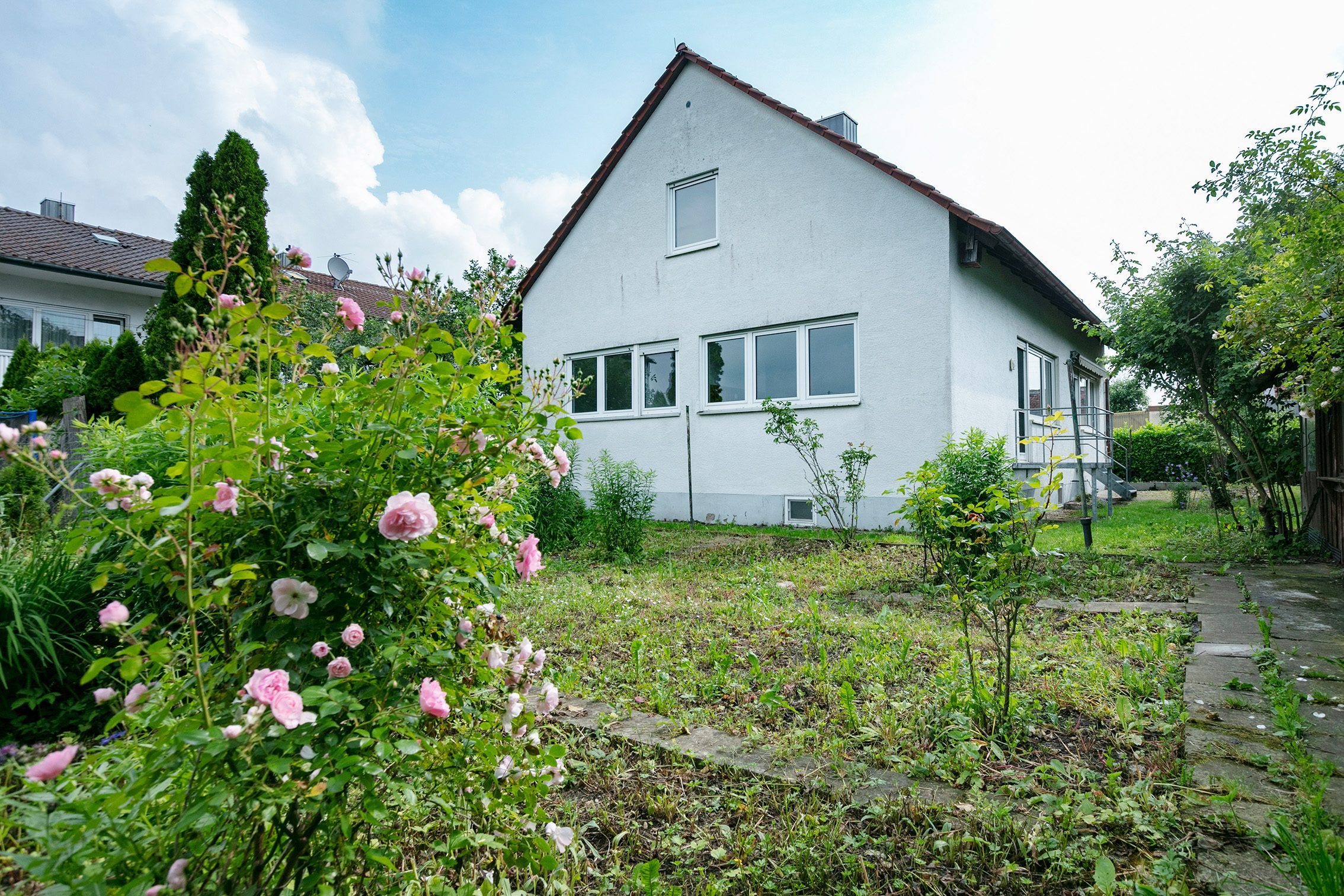 001KurzAußenansicht Tentschert Immobilien GmbH & Co. KG - Immobilienangebot - 89233 Neu-Ulm - Pfuhl - Einfamilienhaus - Idyllisch gelegenes Einfamilienhaus mit Potenzial