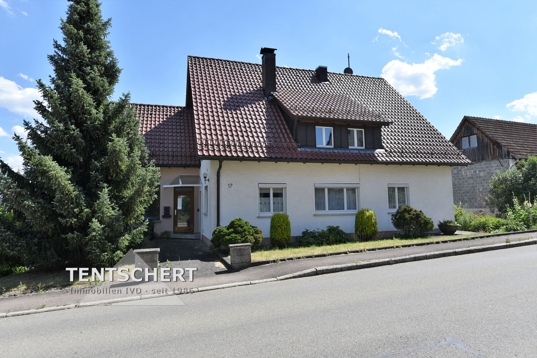 Tentschert Immobilien GmbH & Co. KG - Immobilienangebot - 89134 Blaustein - Blaustein - Einfamilienhaus mit Einliegerwohnung - Großzügiges Einfamilienhaus mit Ausbaupotenzial in Blaustein-OT