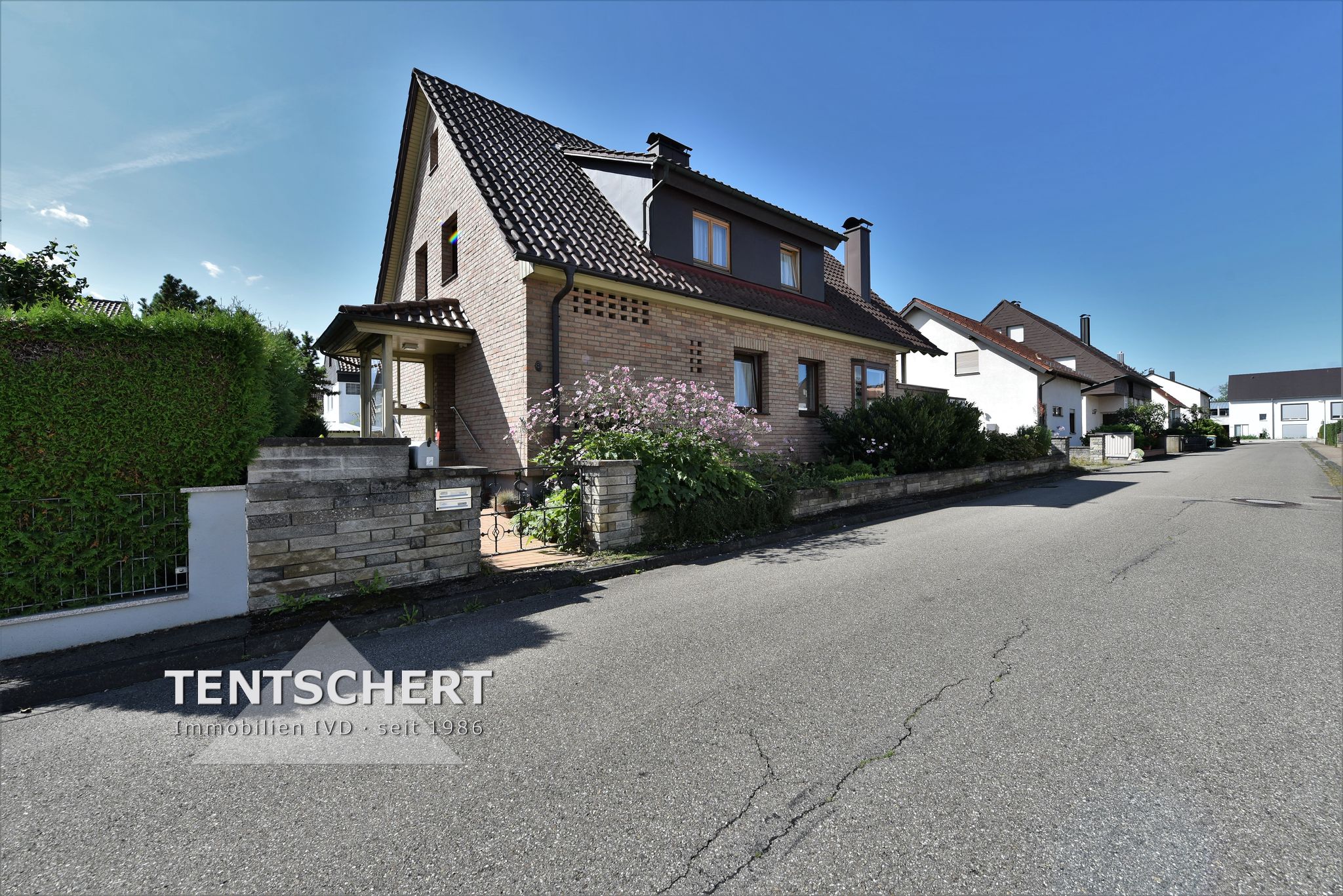 Tentschert Immobilien GmbH & Co. KG - Immobilienangebot - 89081 Ulm - Jungingen - Einfamilienhaus - Gepflegtes Einfamilienhaus mit schönem Garten in ruhiger Lage