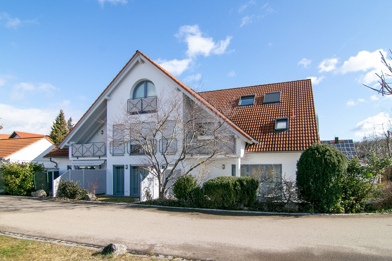Tentschert Immobilien GmbH & Co. KG - Immobilienangebot - 89186 Illerrieden - Illerrieden - Wohnungen - - Geschickte Raumaufteilung mit großen Fensterfronten -