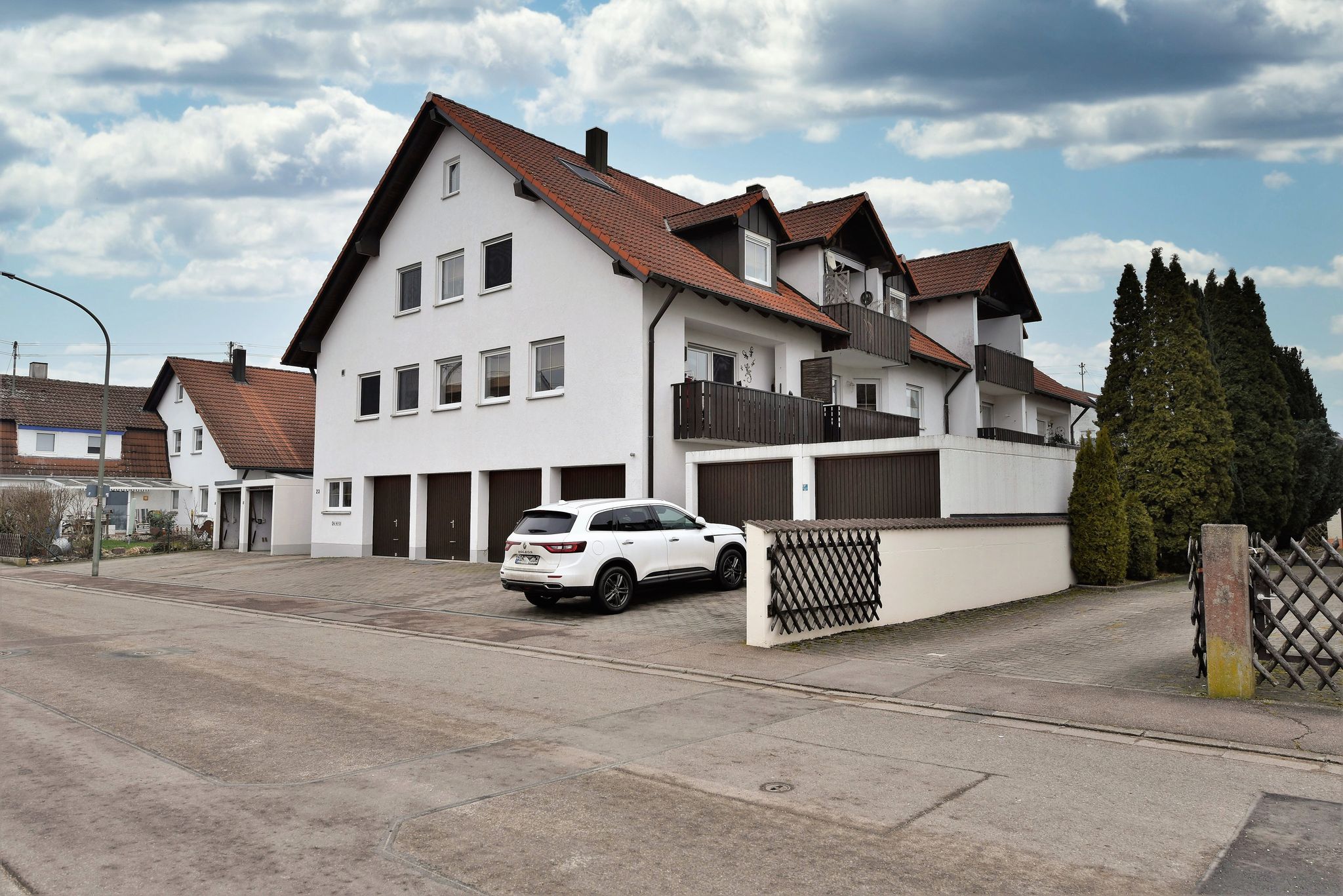 001KurzAnsicht Tentschert Immobilien GmbH & Co. KG - Immobilienangebot - 89291 Holzheim - Holzheim - Dachgeschosswohnung - Großzügige DG-Wohnung - mit Balkon und Garage