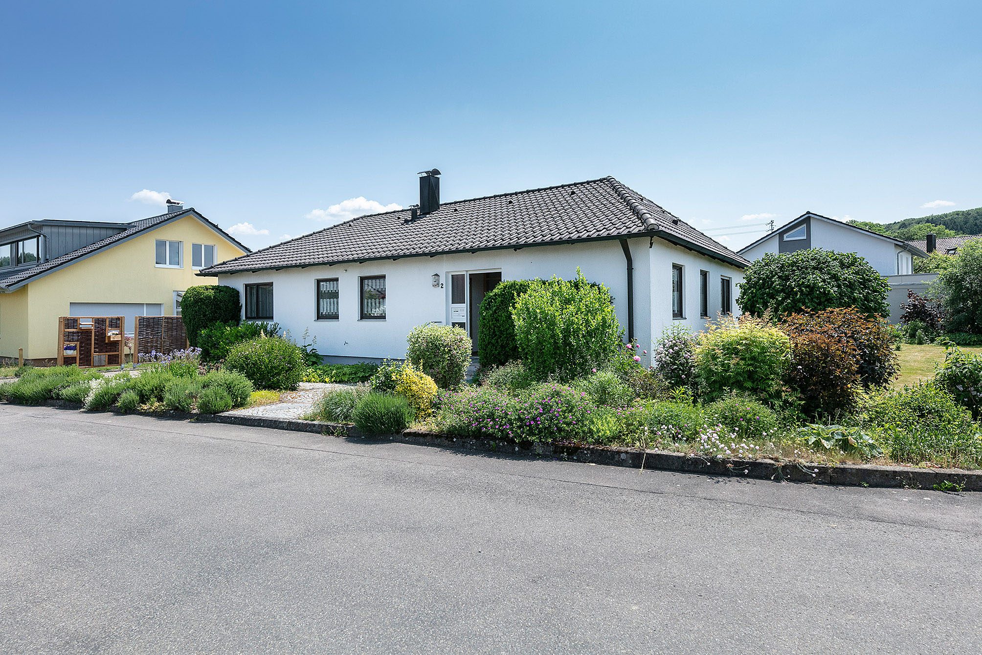 Tentschert Immobilien GmbH & Co. KG - Immobilienangebot - 88444 Ummendorf - Landkreis Biberach - Häuser - - Traumhafte Ortsrandlage - Bungalow mit großem Garten in Ummendorf