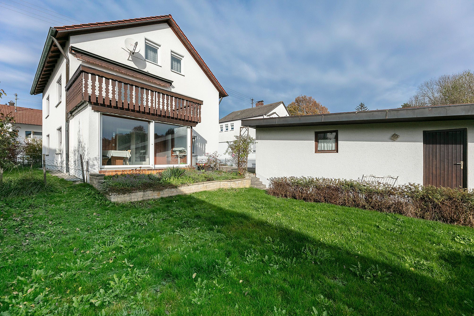 Tentschert Immobilien GmbH & Co. KG - Immobilienangebot - 89257 Illertissen - Illertissen - Zweifamilienhaus - Ein Haus, zwei Wohnheiten & jede Menge Möglichkeiten!