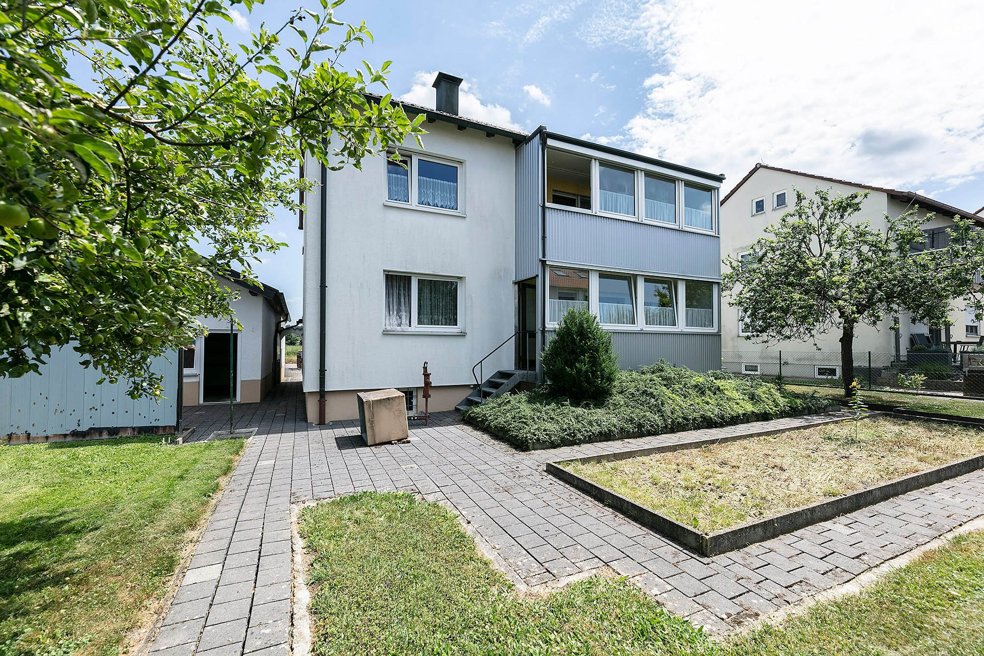 Tentschert Immobilien GmbH & Co. KG - Immobilienangebot - 89233 Neu-Ulm - Gerlenhofen - Zweifamilienhaus - Gepflegtes Ein- / Zweifamilienhaus - auf einem sonnigen Grundstück