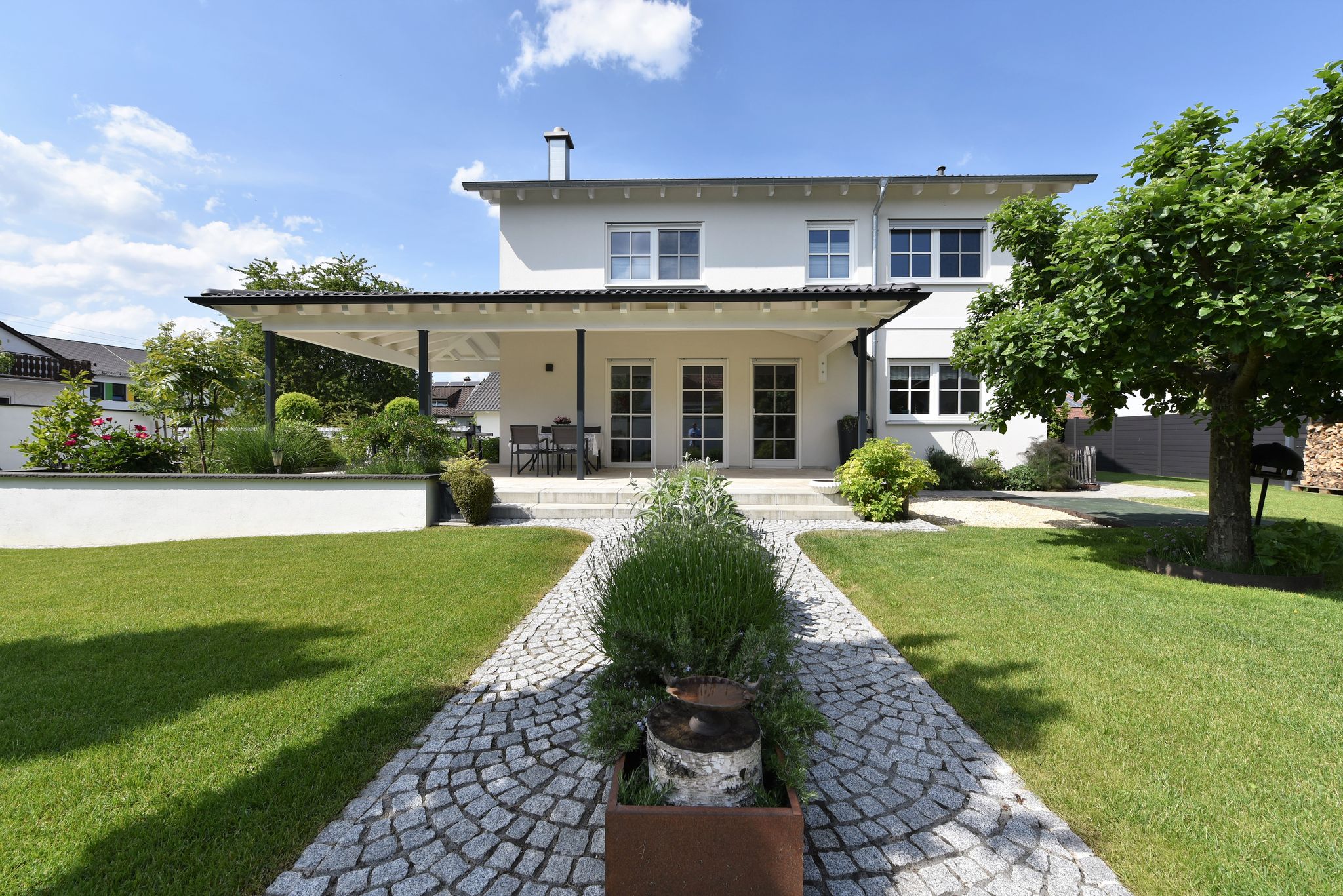 Tentschert Immobilien GmbH & Co. KG - Immobilienangebot - 89287 Bellenberg - Landkreis Neu-Ulm - Einfamilienhaus - Modernes Einfamilienhaus: Ein Juwel für anspruchsvolle Wohn- und Gartenträume