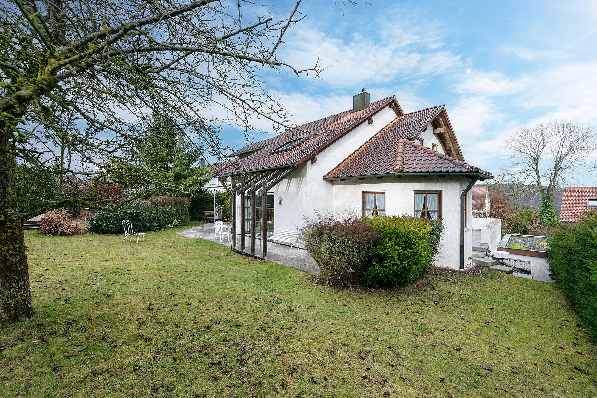 Tentschert Immobilien GmbH & Co. KG - Immobilienangebot - 89134 Blaustein - Blaustein - Einfamilienhaus mit Einliegerwohnung - Traumhaftes Familienparadies: Großzügiges Einfamilienhaus mit Einliegerwohnung und tollem Panoramablick!