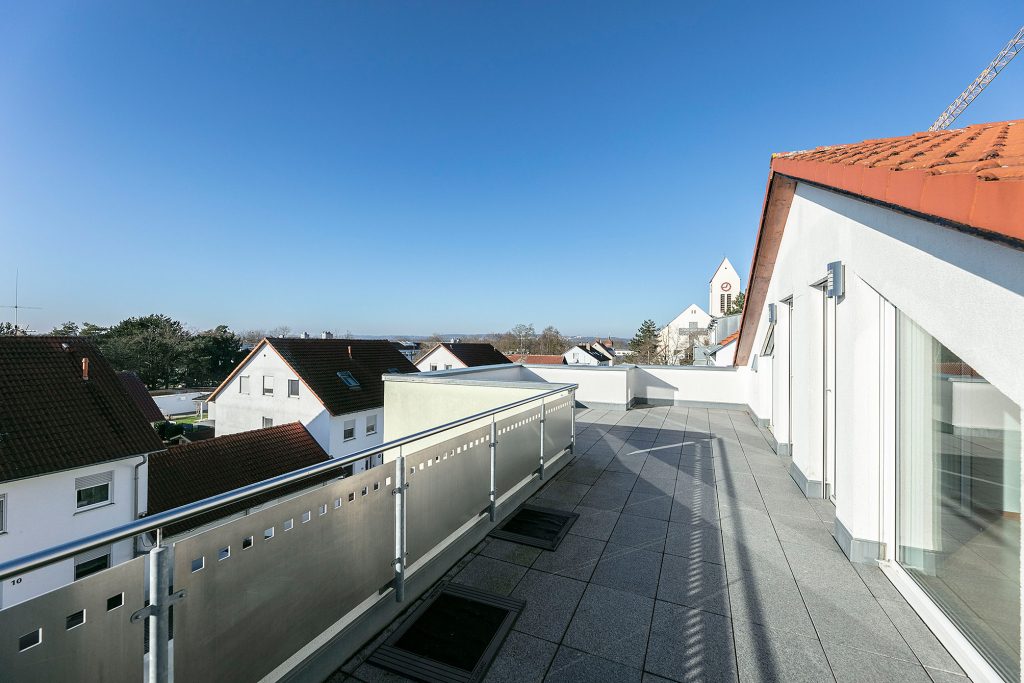 Tentschert Immobilien GmbH & Co. KG - Immobilienangebot - 89278 Nersingen - Nersingen - Dachgeschosswohnung - Sonnige, altersgerechte DG-Wohnung mit 2 TG-Stellplätzen