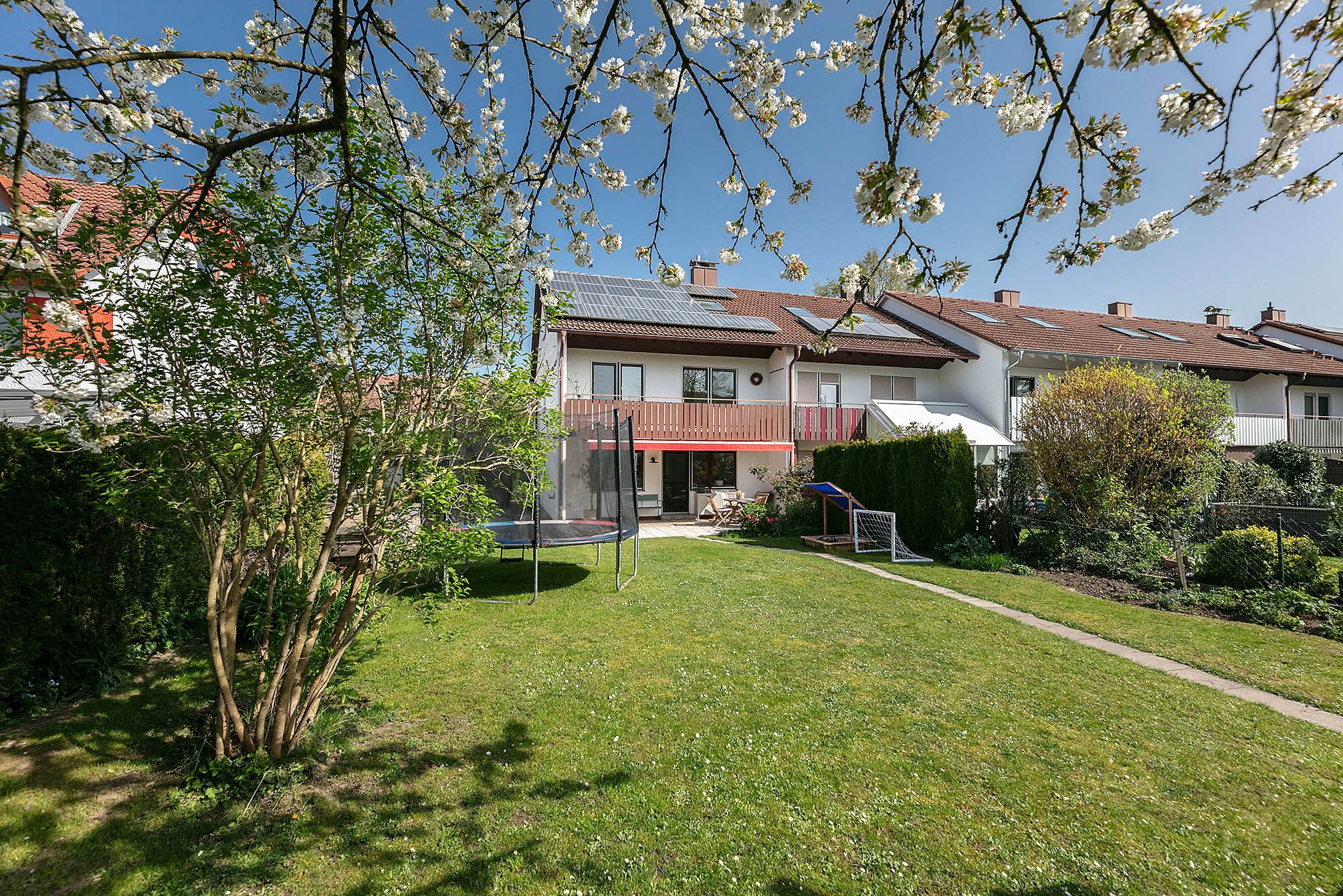 Tentschert Immobilien GmbH & Co. KG - Immobilienangebot - 89079 Ulm - Gögglingen - Reiheneckhaus - Ihr grünes Paradies: Modernisiertes Reiheneckhaus mit großzügigem Garten wartet auf Sie!!!