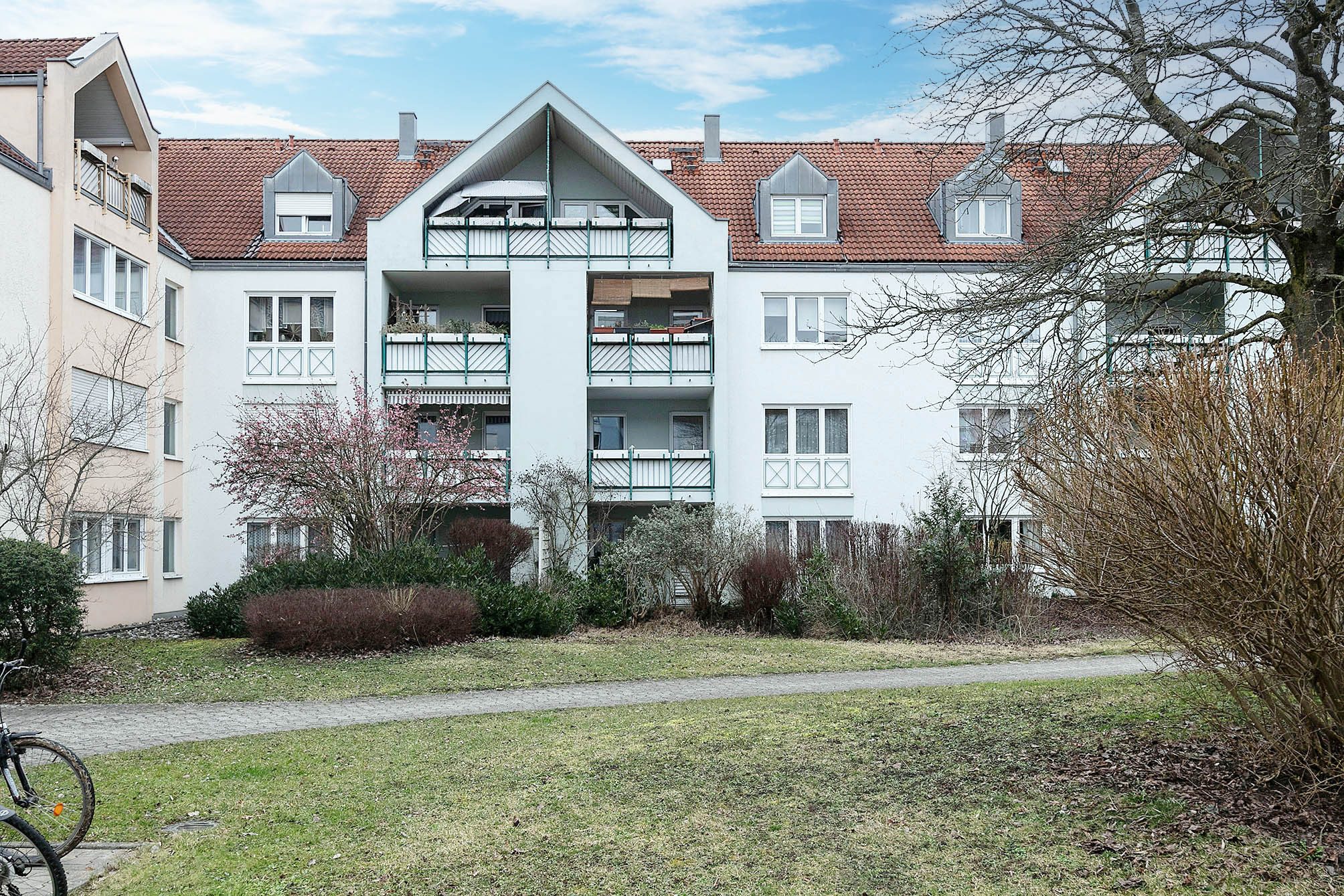 Tentschert Immobilien GmbH & Co. KG - Immobilienangebot - 89231 Neu-Ulm - Ludwigsfeld - Wohnungen - Zentrale 2-Zimmer-Dachgeschosswohnung mit Loggia