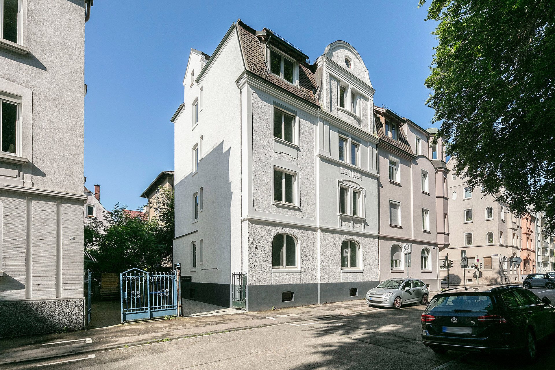 Titelbild Immobilienangebot - Ulm - Alle - Saniertes Altbaujuwel: MFH mit 4 Wohnungen und Ausbaureserve im Dachboden in zentraler Donaunähe