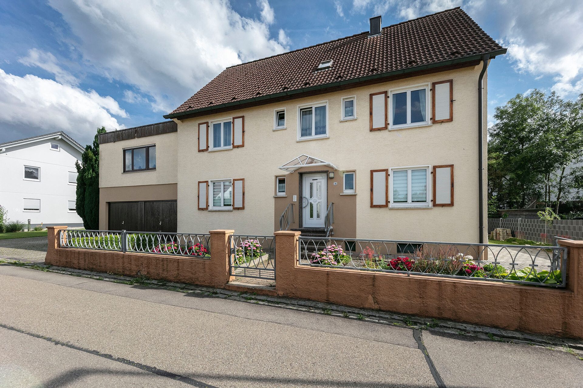 Immobilienangebot - Ulm - Alle - Ihr Traumhaus! Großzügiges Zweifamilienhaus in ruhiger Wohnlage!