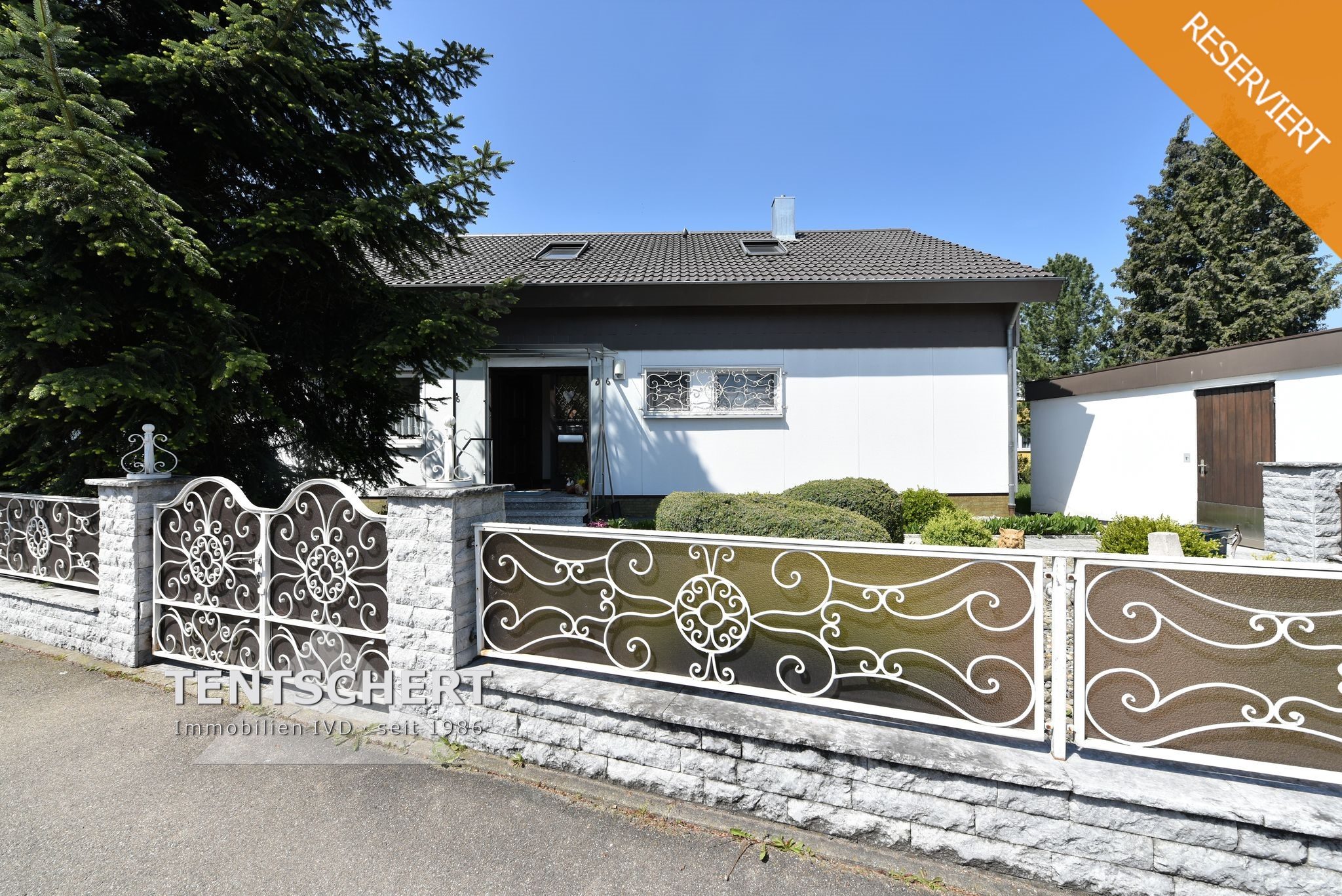 Tentschert Immobilien GmbH & Co. KG - Immobilienangebot - 89079 Ulm - Gögglingen - Einfamilienhaus - Gepflegtes Einfamilienhaus im Grünen mit großem Gartenteich *Provisionsfrei*