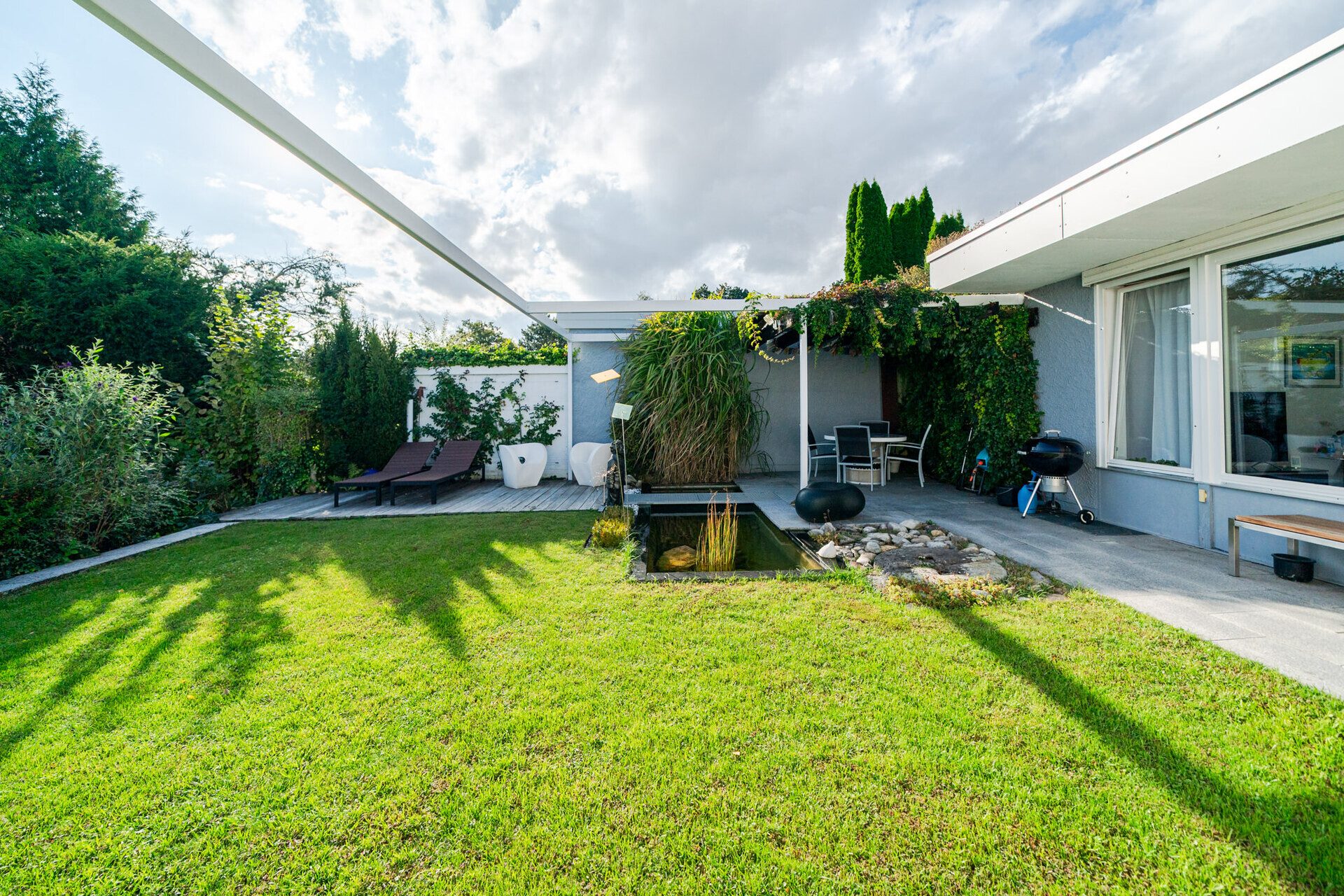 Titelbild Immobilienangebot - Ulm - Alle - Wunderschöner voll unterkellerter Bungalow mit viel Platz für Ihre Familie