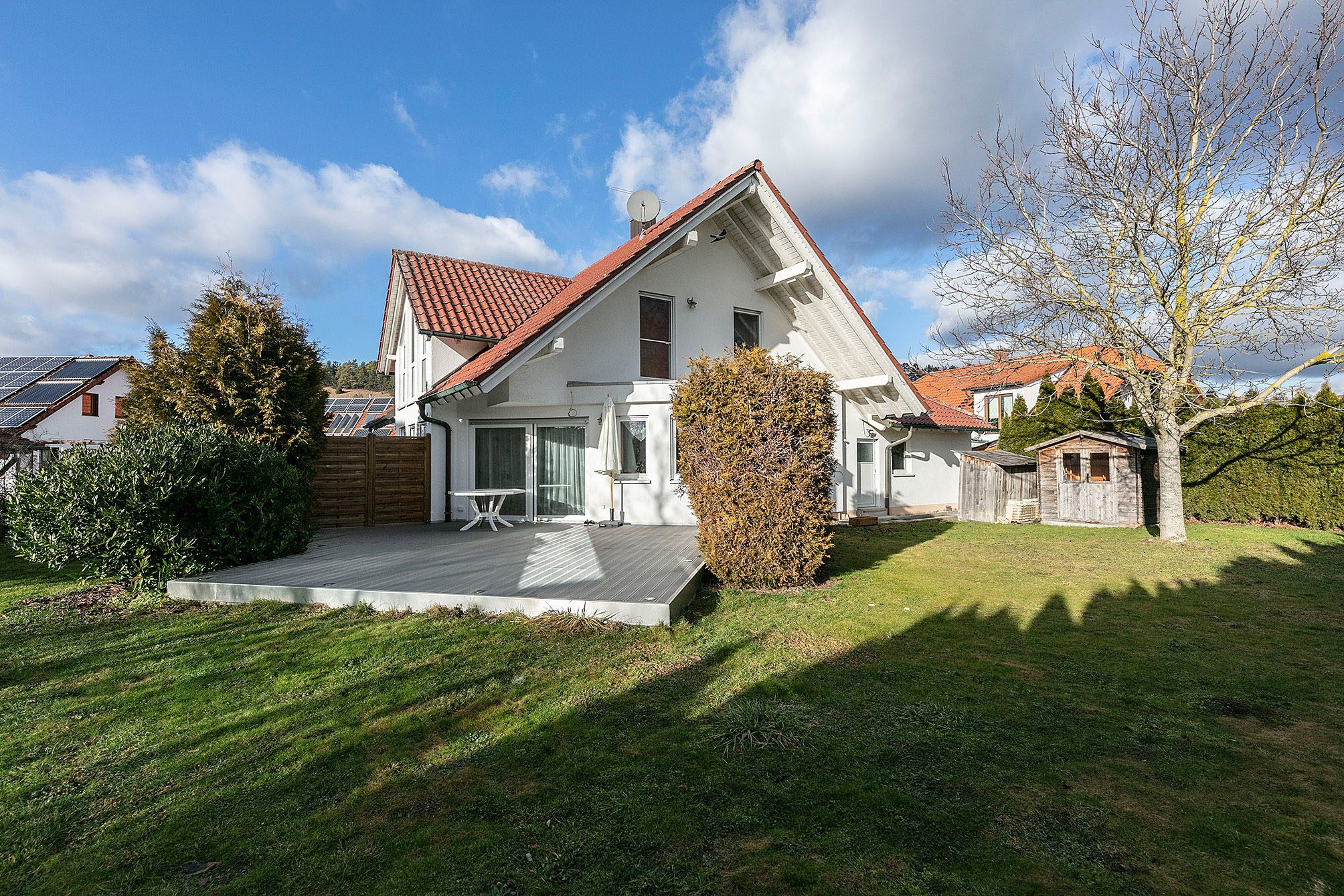 Tentschert Immobilien GmbH & Co. KG - Immobilienangebot - 89129 Langenau - Hörvelsingen - Einfamilienhaus - - Hier finden Sie viel Grün, Ruhe und Entspannung - EFH in Langenau / Hörvelsingen