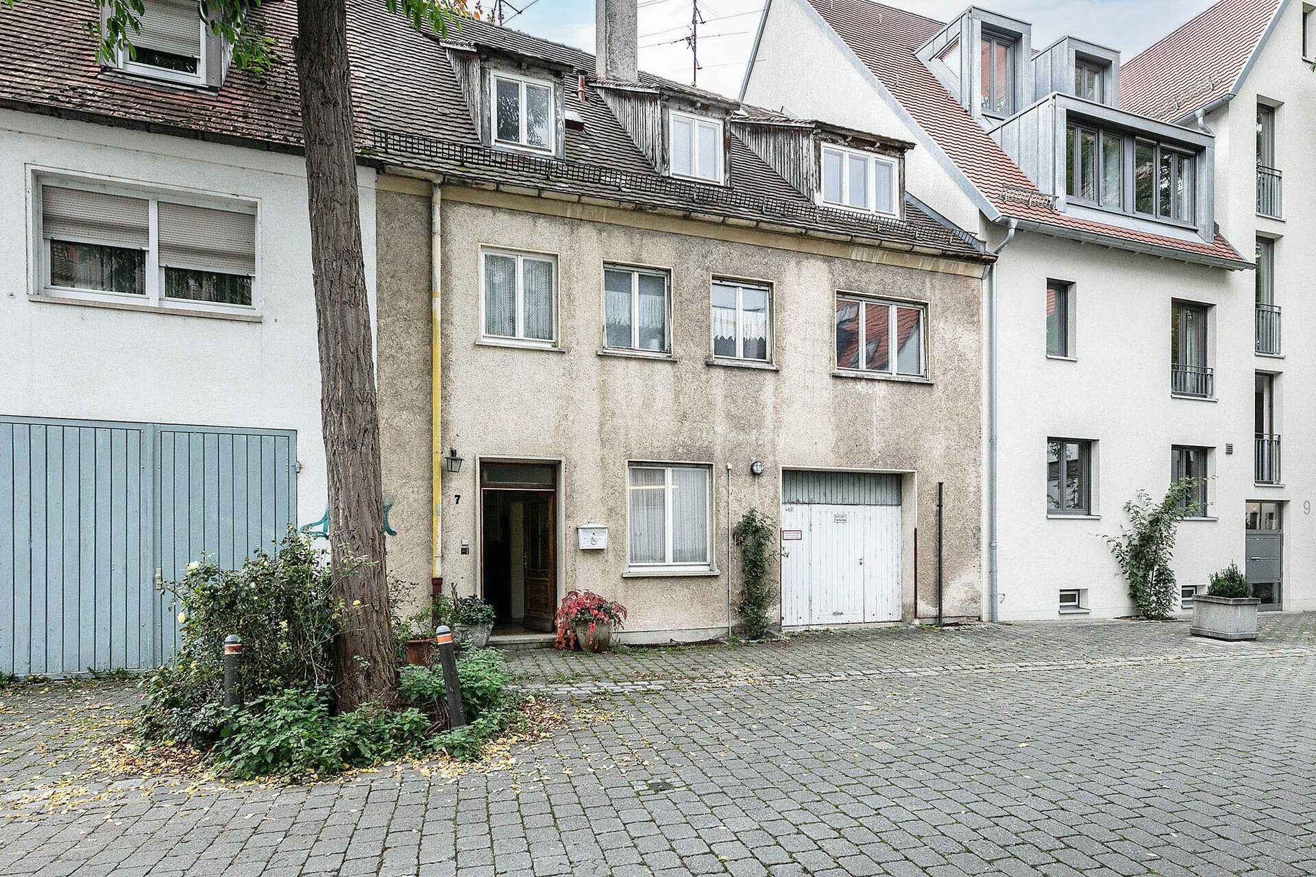 Objektansicht Immobilienangebot - Ulm - Alle - - Wohnen mitten in der Stadt - Renovierungsbedürftiges ZFH mit Bürofläche