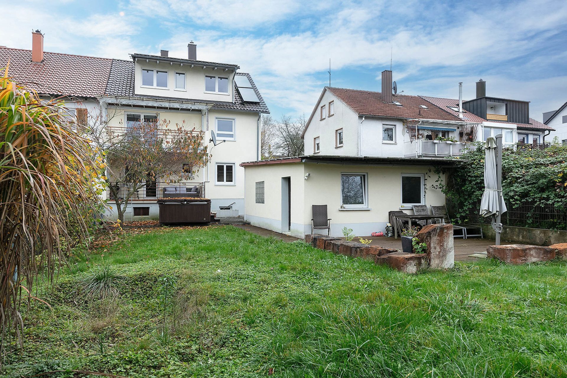 Immobilienangebot - Ulm - Alle - - Wohlfühl DHH mit 2 Wohneinheiten -