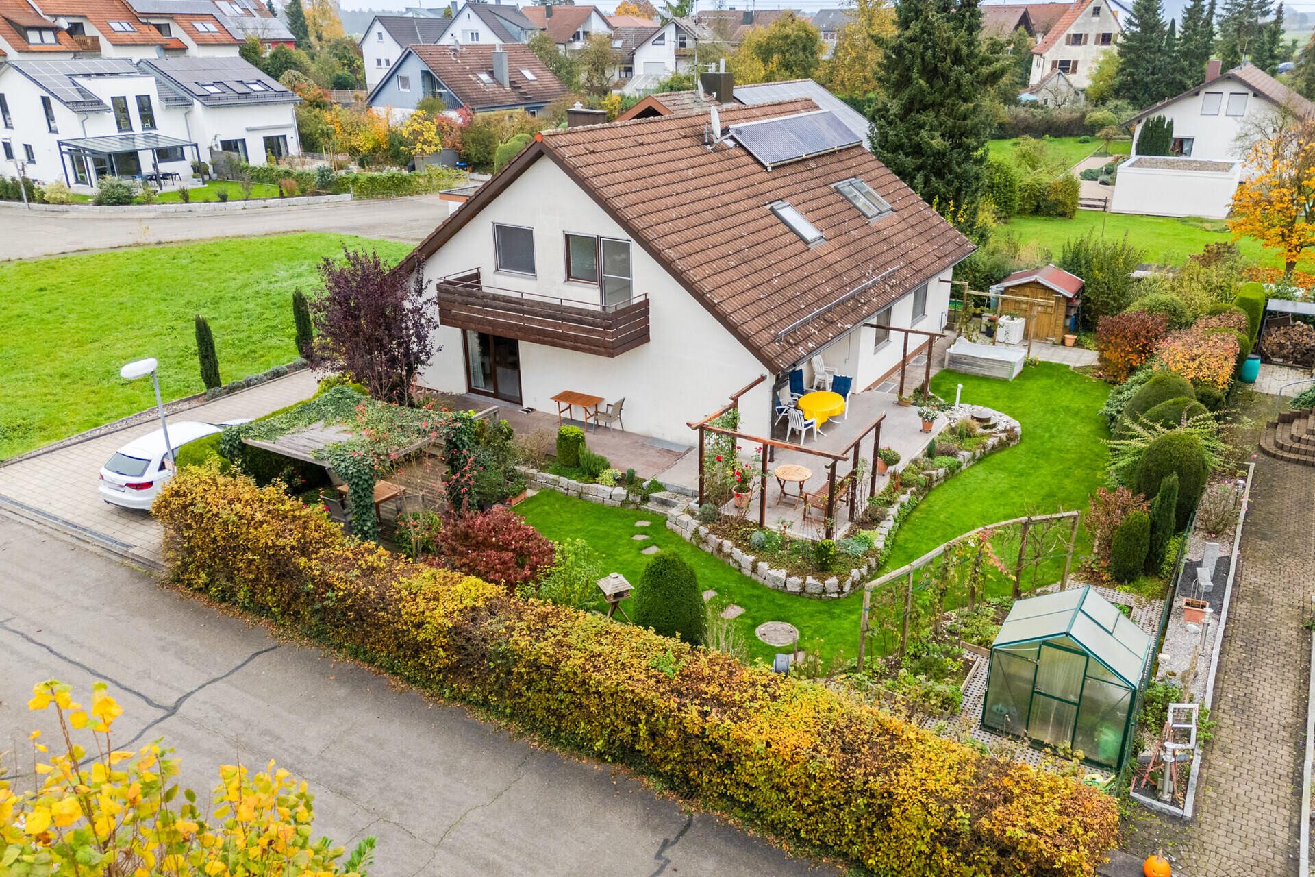 Immobilienangebot - Erbach - Alle - Großzügig Wohnen und das Leben im Traumgarten genießen!