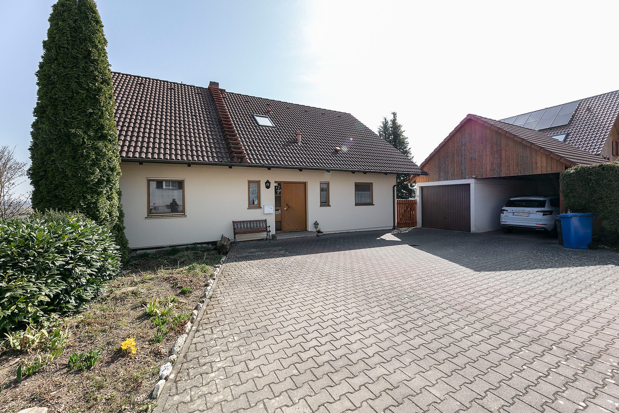 Tentschert Immobilien GmbH & Co. KG - Immobilienangebot - 89192 Rammingen - Rammingen - Häuser - - Hier wohnt man gerne - Einfamilienhaus mit vielen Nutzungsmöglichkeiten in Rammingen