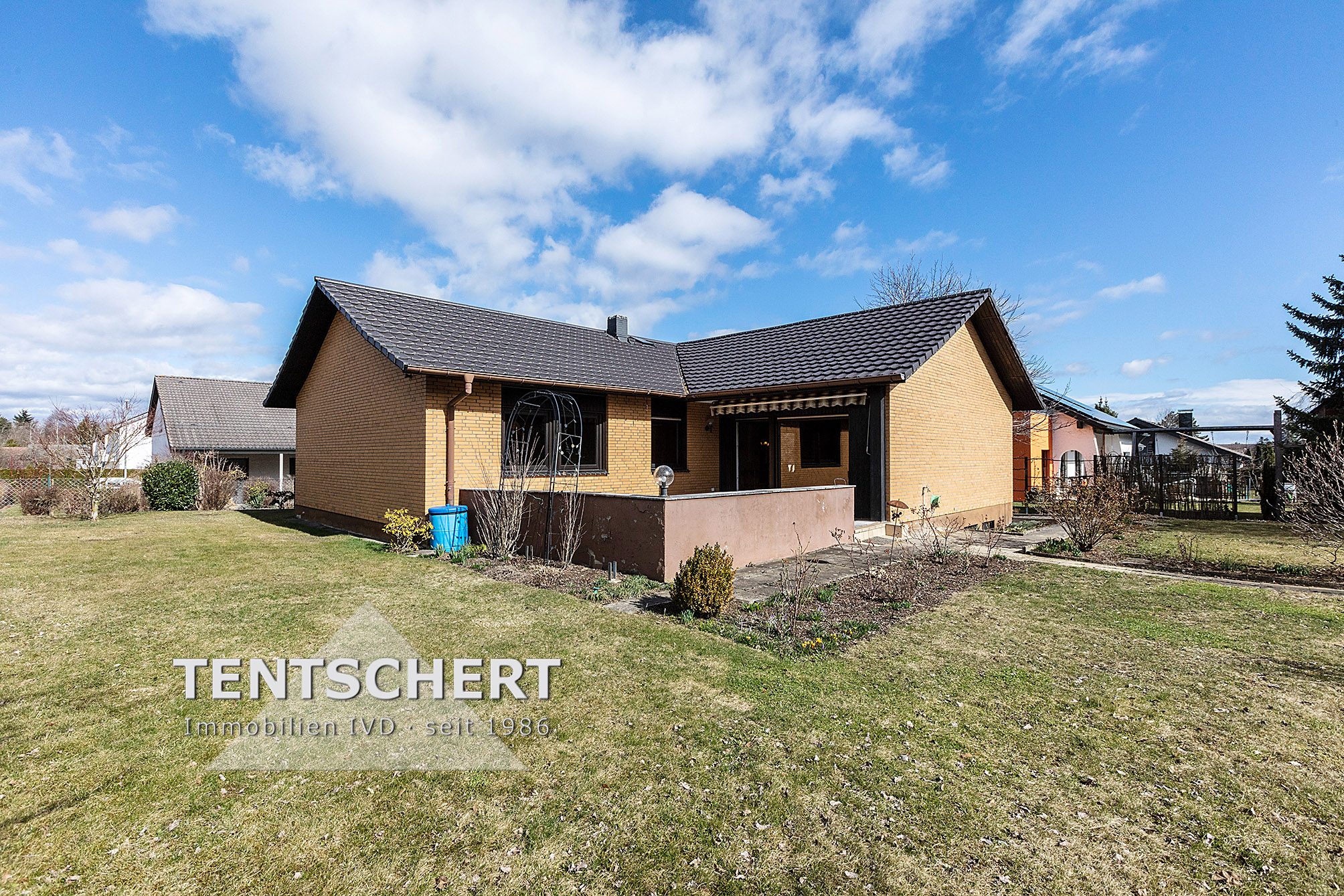 Tentschert Immobilien GmbH & Co. KG - Immobilienangebot - 89081 Ulm - Jungingen - Einfamilienhaus - Einfamilienhaus auf herrlichem Grundstück