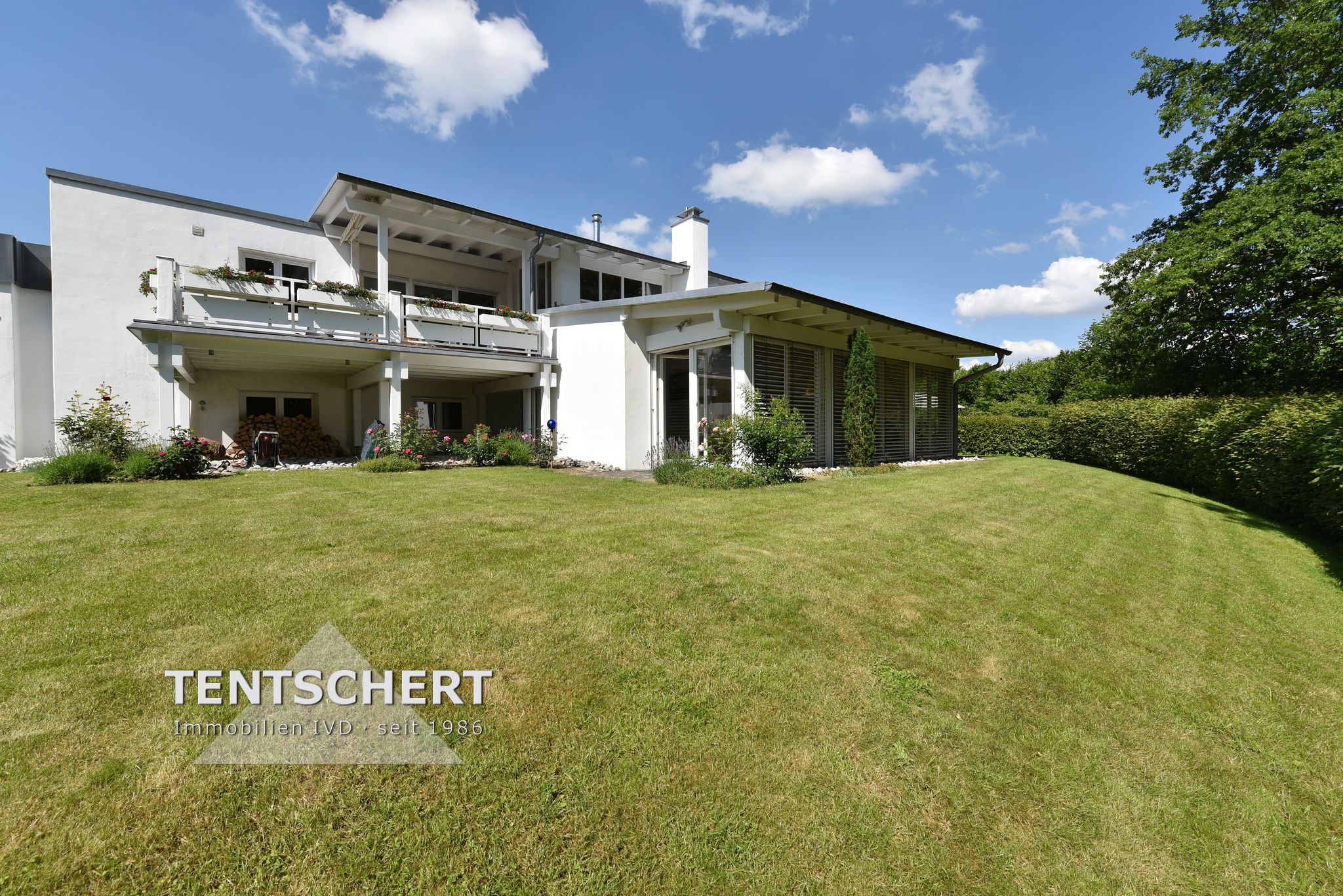 Tentschert Immobilien GmbH & Co. KG - Immobilienangebot - 88400 Biberach - Stadt Biberach - Einfamilienhaus - Schickes Wohnhaus mit viel Platz in Top-Lage