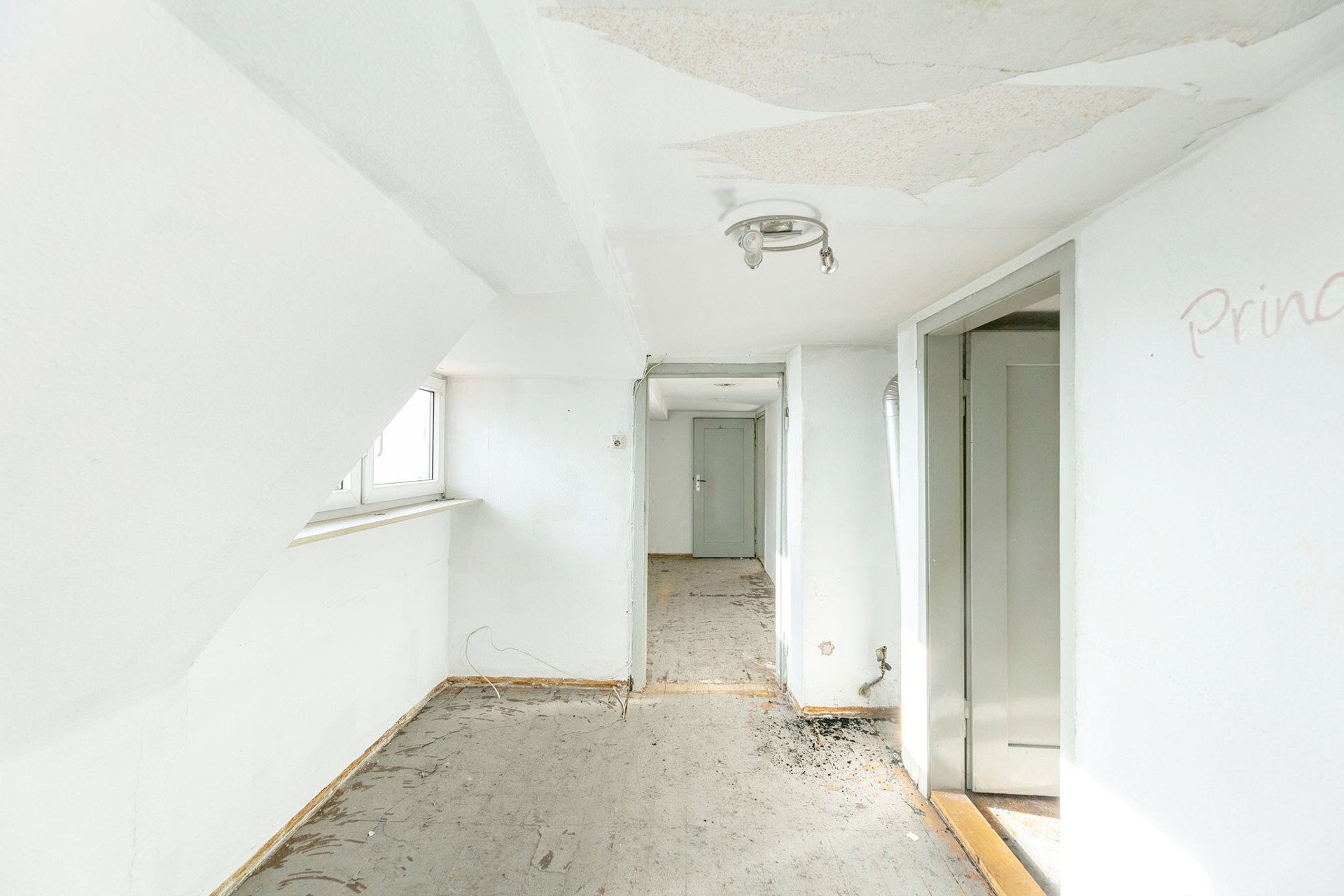 Immobilienangebot - Elchingen - Alle - - Handwerker gesucht - 
sanierungsbedürftiges EFH in Oberelchingen