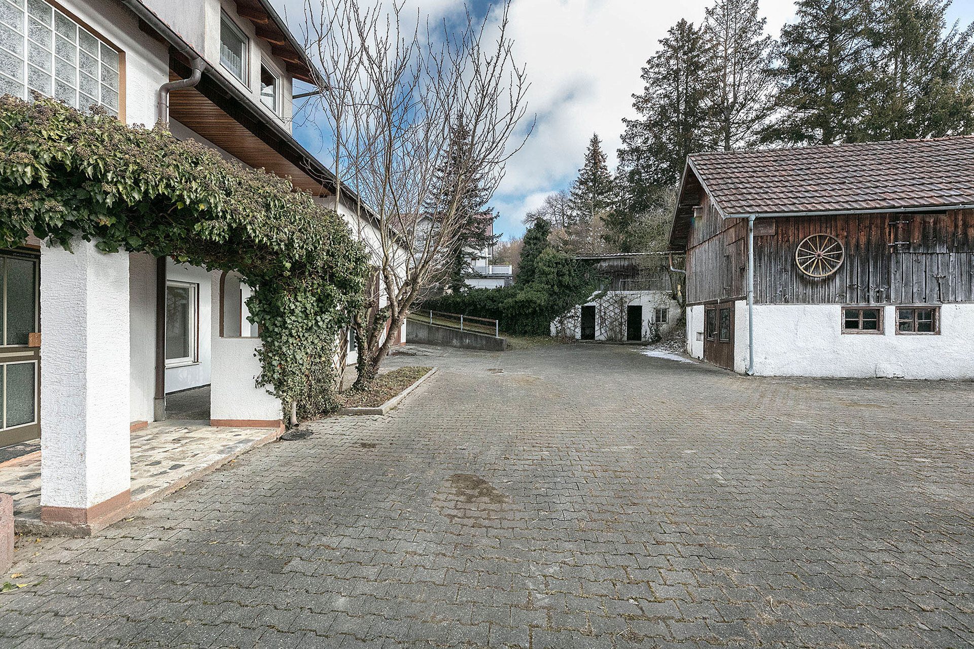 Immobilienangebot - Roggenburg - Alle - Reizendes Bauernhaus mit Scheune, Hof und zwei separaten Wohneinheiten