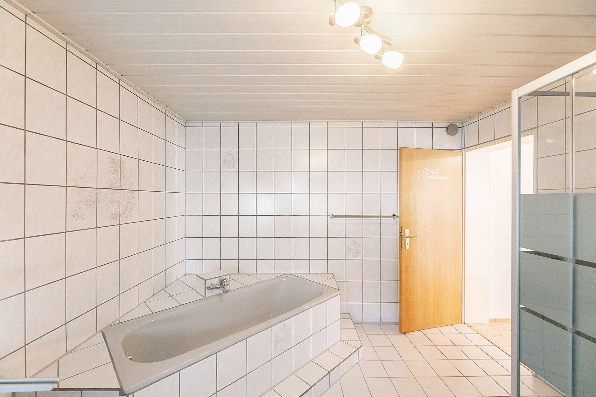 Immobilienangebot - Roggenburg - Alle - Reizendes Bauernhaus mit Scheune, Hof und zwei separaten Wohneinheiten