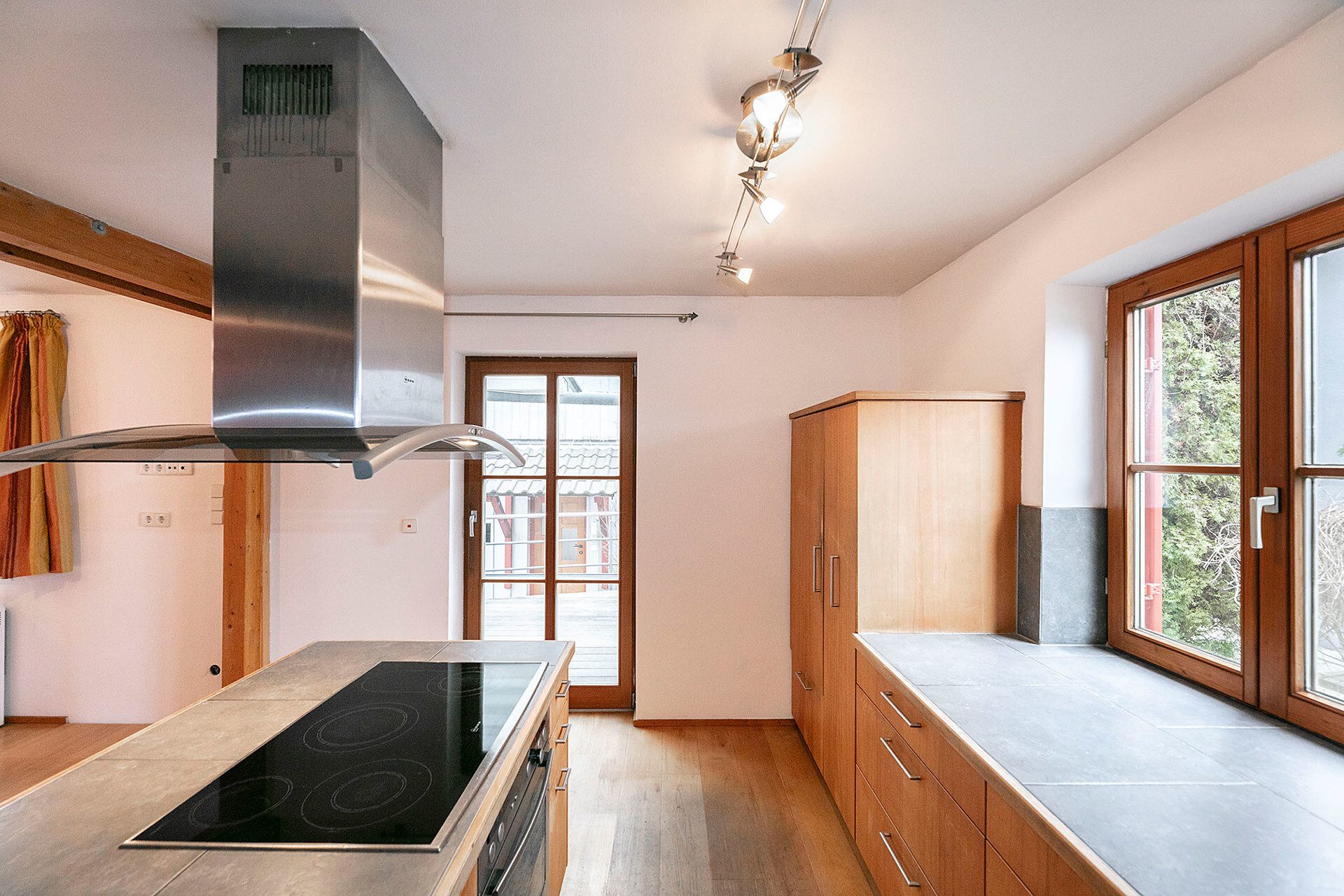 Immobilienangebot - Neu-Ulm - Alle - Reizendes Einfamilienhaus mit Garten, 
tollem Nebengebäude und Werkstatt