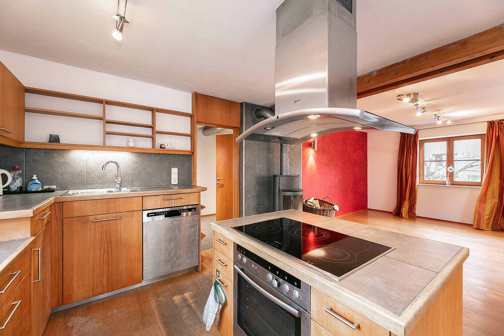 Immobilienangebot - Neu-Ulm - Alle - Reizendes Einfamilienhaus mit Garten, 
tollem Nebengebäude und Werkstatt