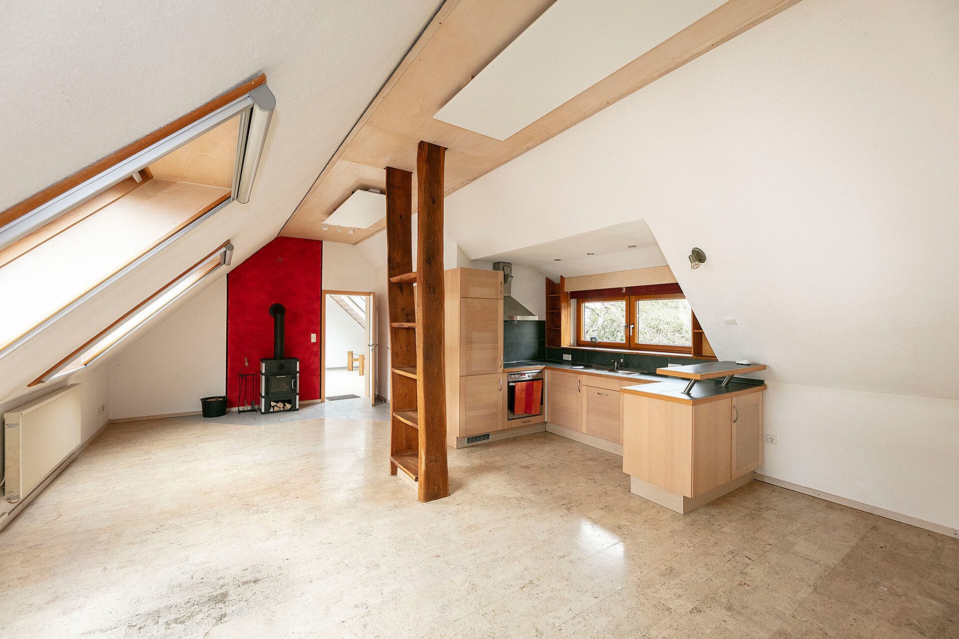 Immobilienangebot - Neu-Ulm - Alle - Reizendes Einfamilienhaus mit Garten, 
tollem Nebengebäude und Werkstatt