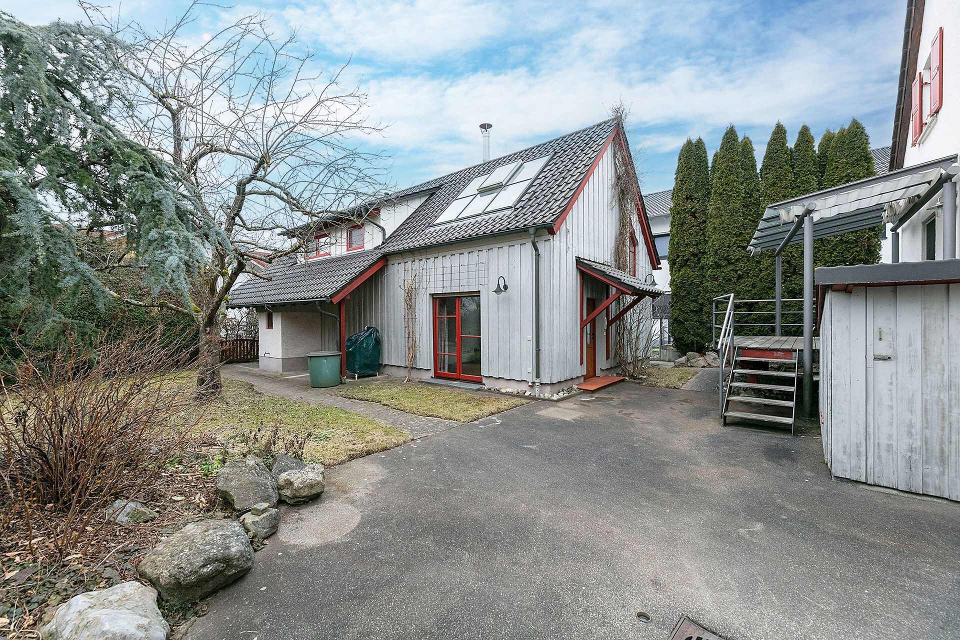 Immobilienangebot - Neu-Ulm - Alle - Reizendes Einfamilienhaus mit Garten, 
tollem Nebengebäude und Werkstatt
