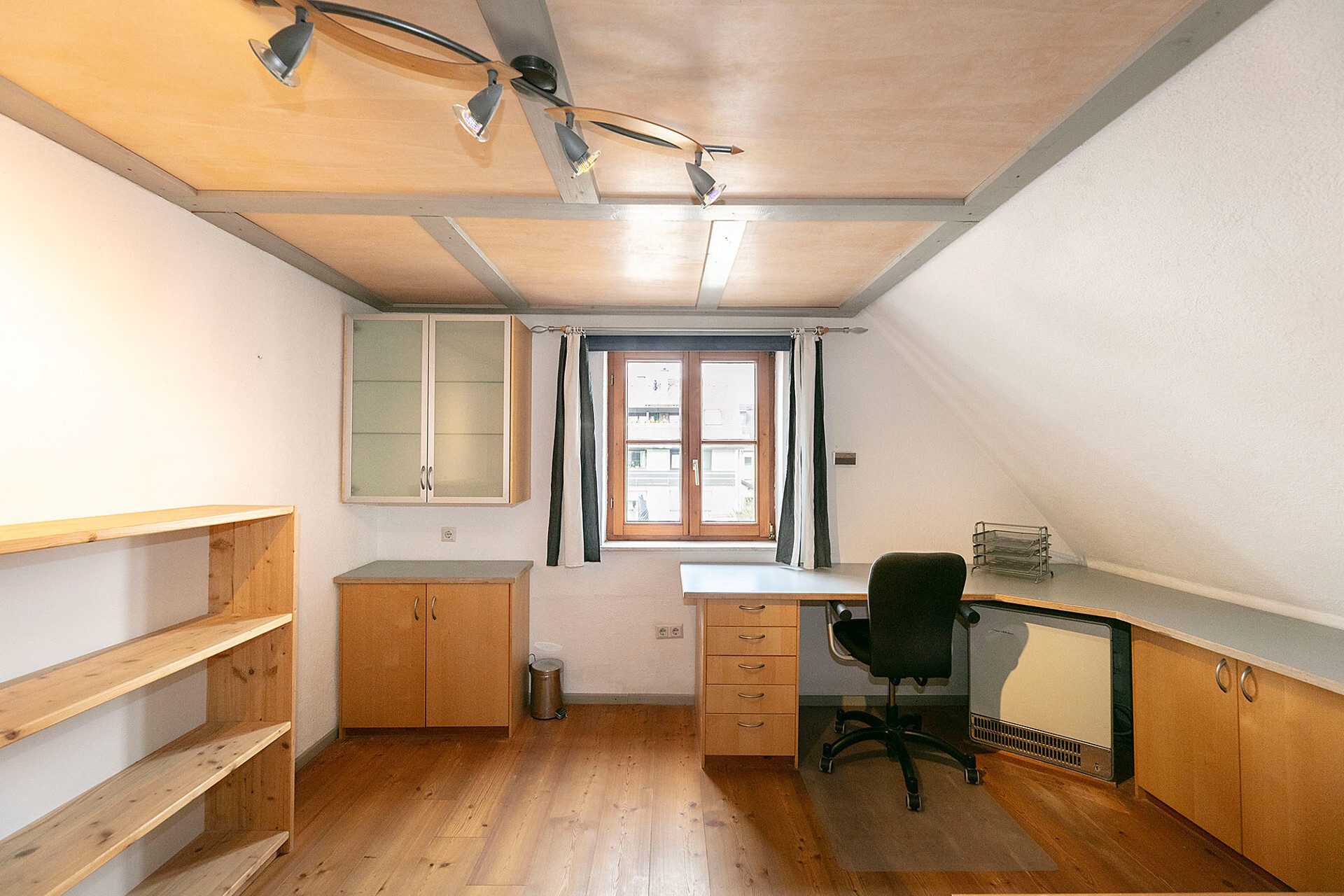 Immobilienangebot - Neu-Ulm - Alle - Reizendes Einfamilienhaus mit Garten, 
tollem Nebengebäude und Werkstatt