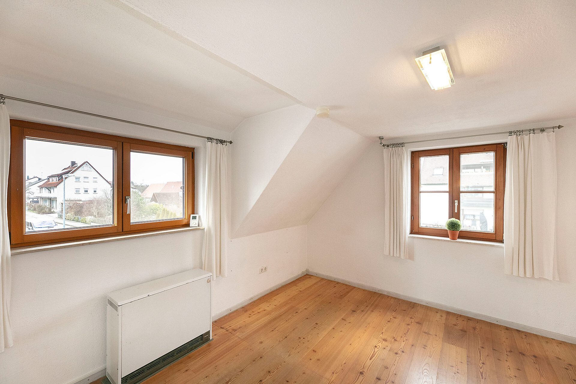 Immobilienangebot - Neu-Ulm - Alle - Reizendes Einfamilienhaus mit Garten, 
tollem Nebengebäude und Werkstatt