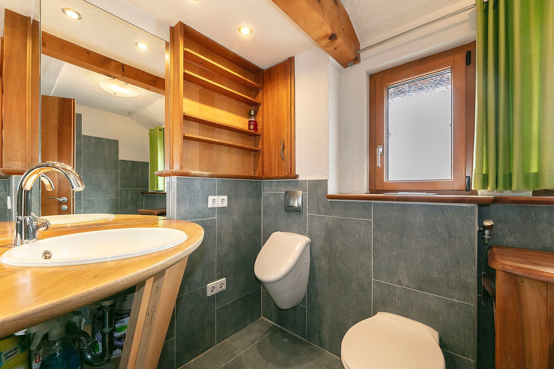 Immobilienangebot - Neu-Ulm - Alle - Reizendes Einfamilienhaus mit Garten, 
tollem Nebengebäude und Werkstatt