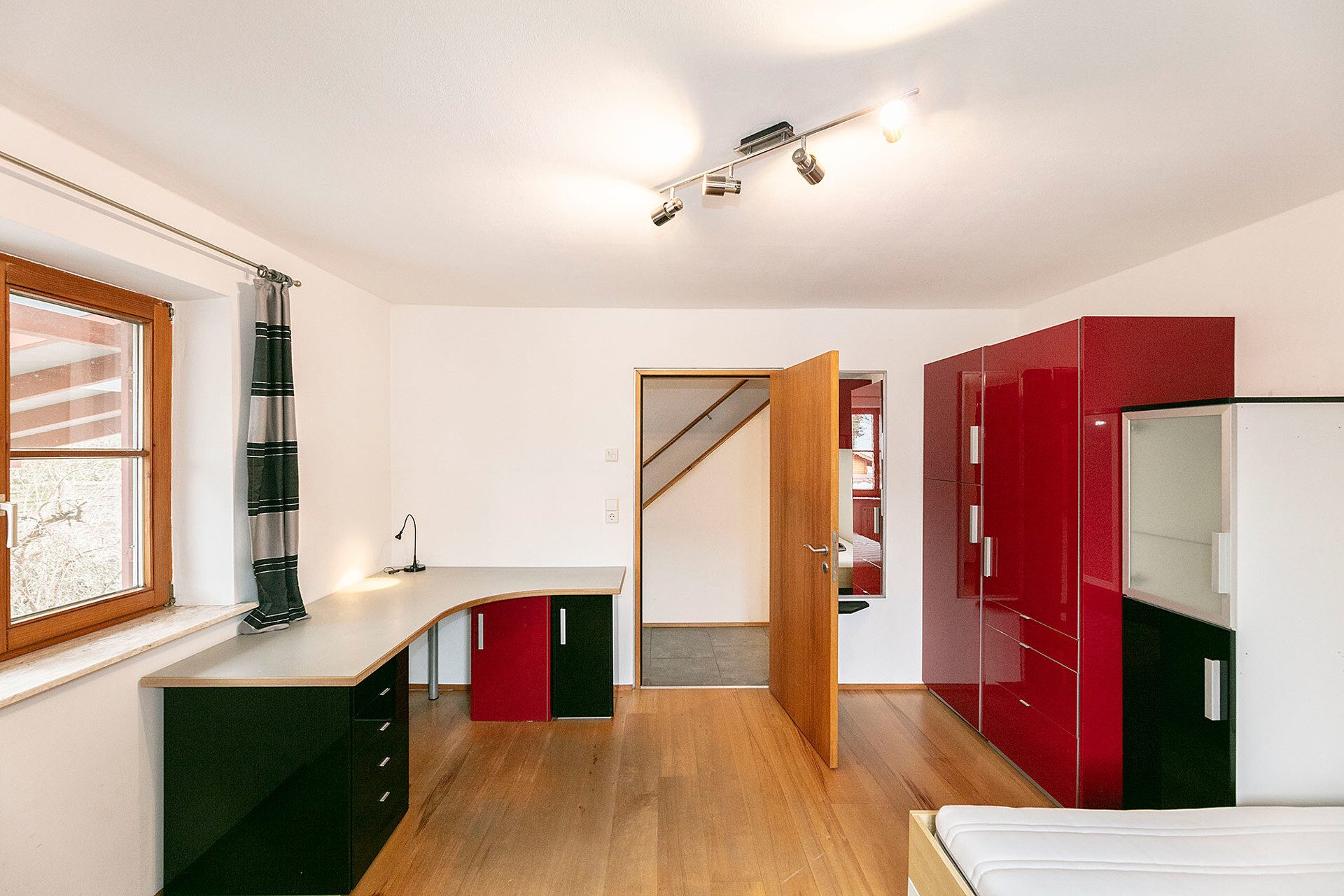 Immobilienangebot - Neu-Ulm - Alle - Reizendes Einfamilienhaus mit Garten, 
tollem Nebengebäude und Werkstatt