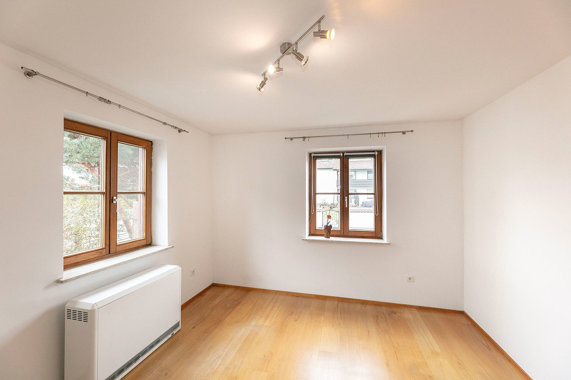 Immobilienangebot - Neu-Ulm - Alle - Reizendes Einfamilienhaus mit Garten, 
tollem Nebengebäude und Werkstatt