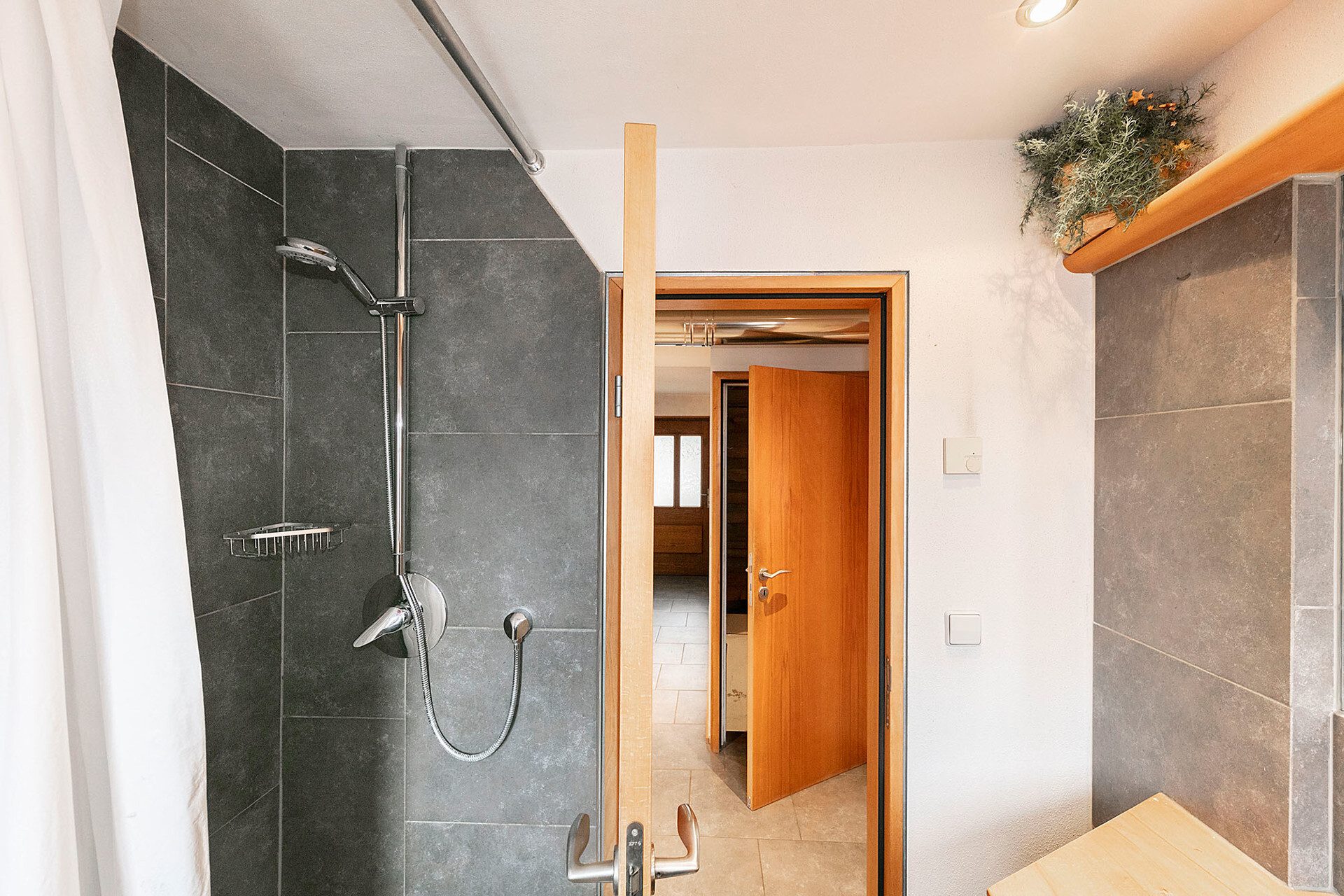 Immobilienangebot - Neu-Ulm - Alle - Reizendes Einfamilienhaus mit Garten, 
tollem Nebengebäude und Werkstatt