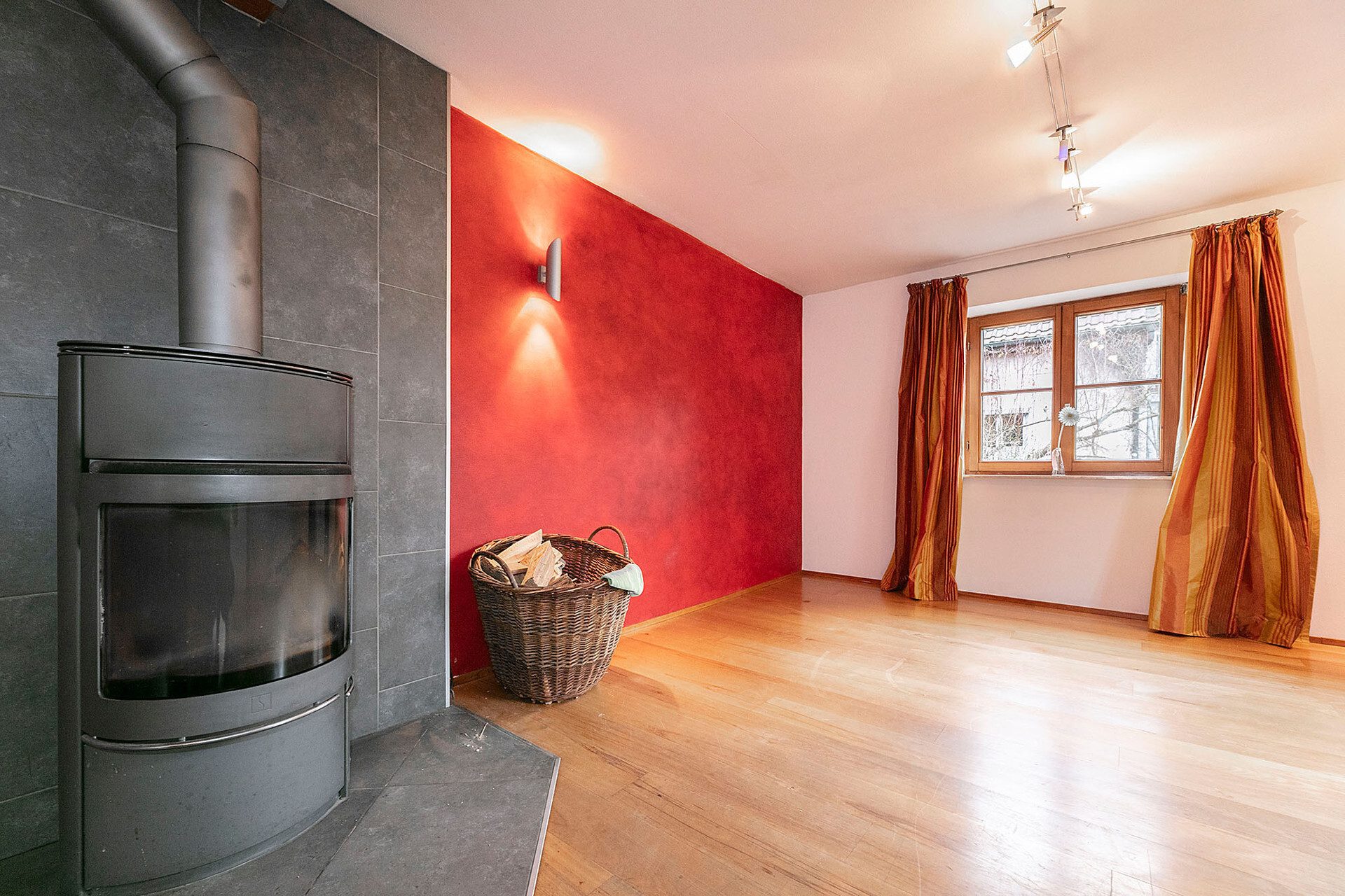 Immobilienangebot - Neu-Ulm - Alle - Reizendes Einfamilienhaus mit Garten, 
tollem Nebengebäude und Werkstatt