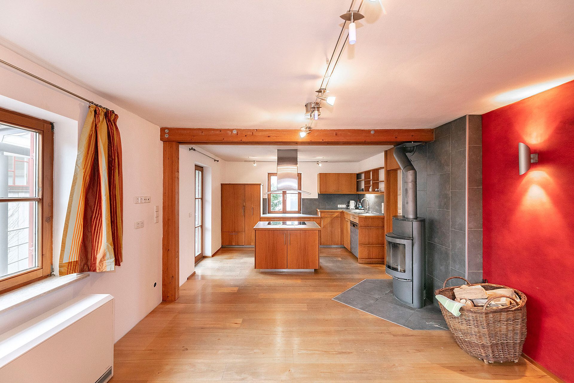 Immobilienangebot - Neu-Ulm - Alle - Reizendes Einfamilienhaus mit Garten, 
tollem Nebengebäude und Werkstatt