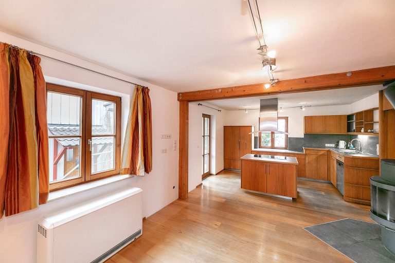 Immobilienangebot - Neu-Ulm - Alle - Reizendes Einfamilienhaus mit Garten, 
tollem Nebengebäude und Werkstatt