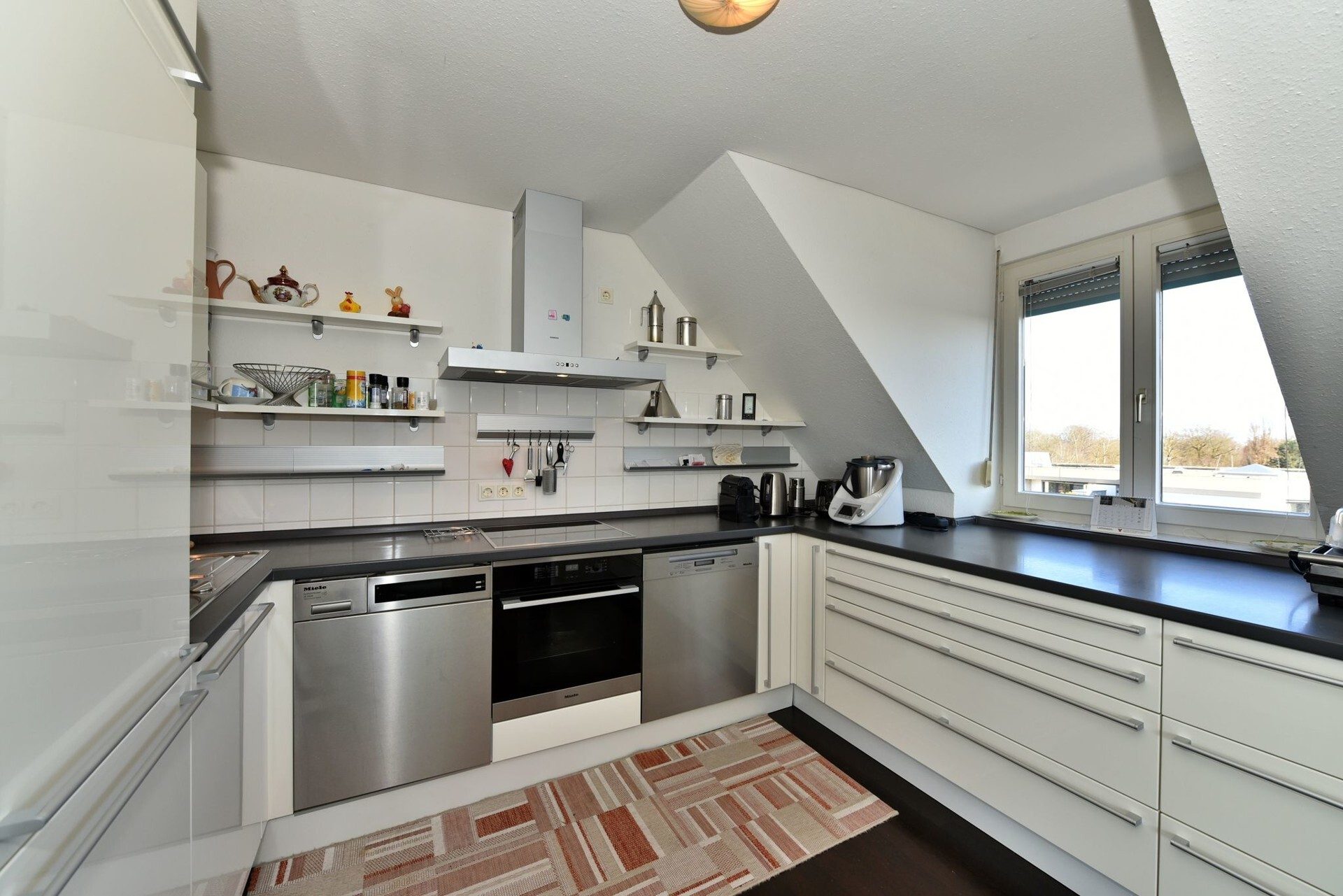 Immobilienangebot - Ulm - Alle - wunderbare Maisonette-Wohnung mit 
2 TG-Stellplätzen in der Ulmer Oststadt