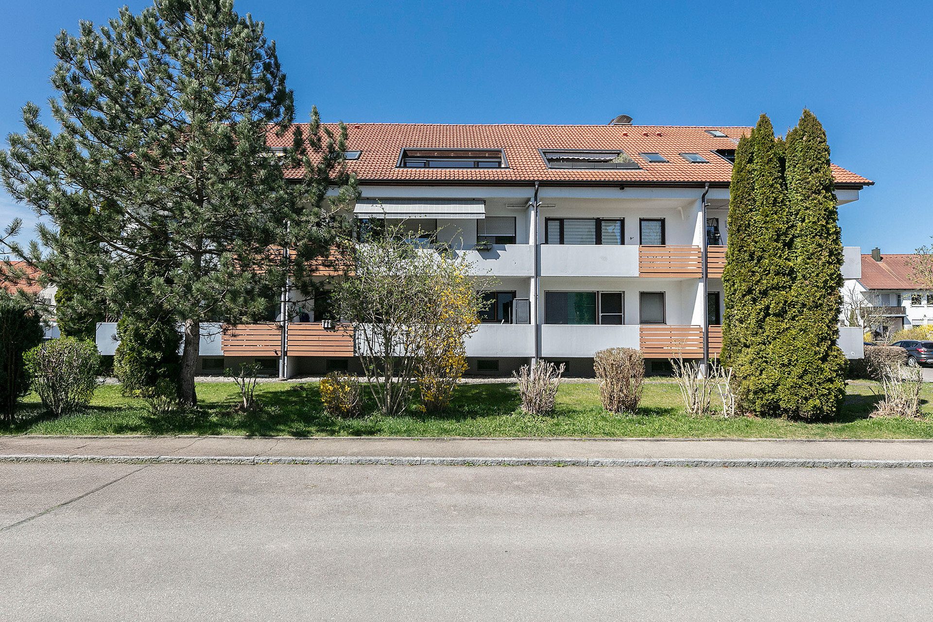 Immobilienangebot - Neu-Ulm / Gerlenhofen - Alle - Tolle 2-Zimmer-Dachgeschosswohnung mit Loggia und Außenstellplatz