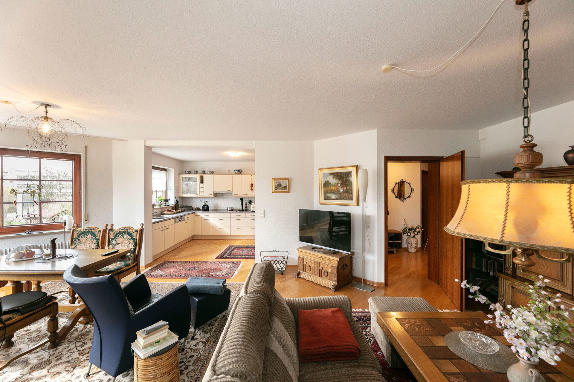 Blick vom Wohnbereich Immobilienangebot - Ehingen - Alle - Wohnen und Leben im Stadtzentrum -
mit viel Platz für die Familie!