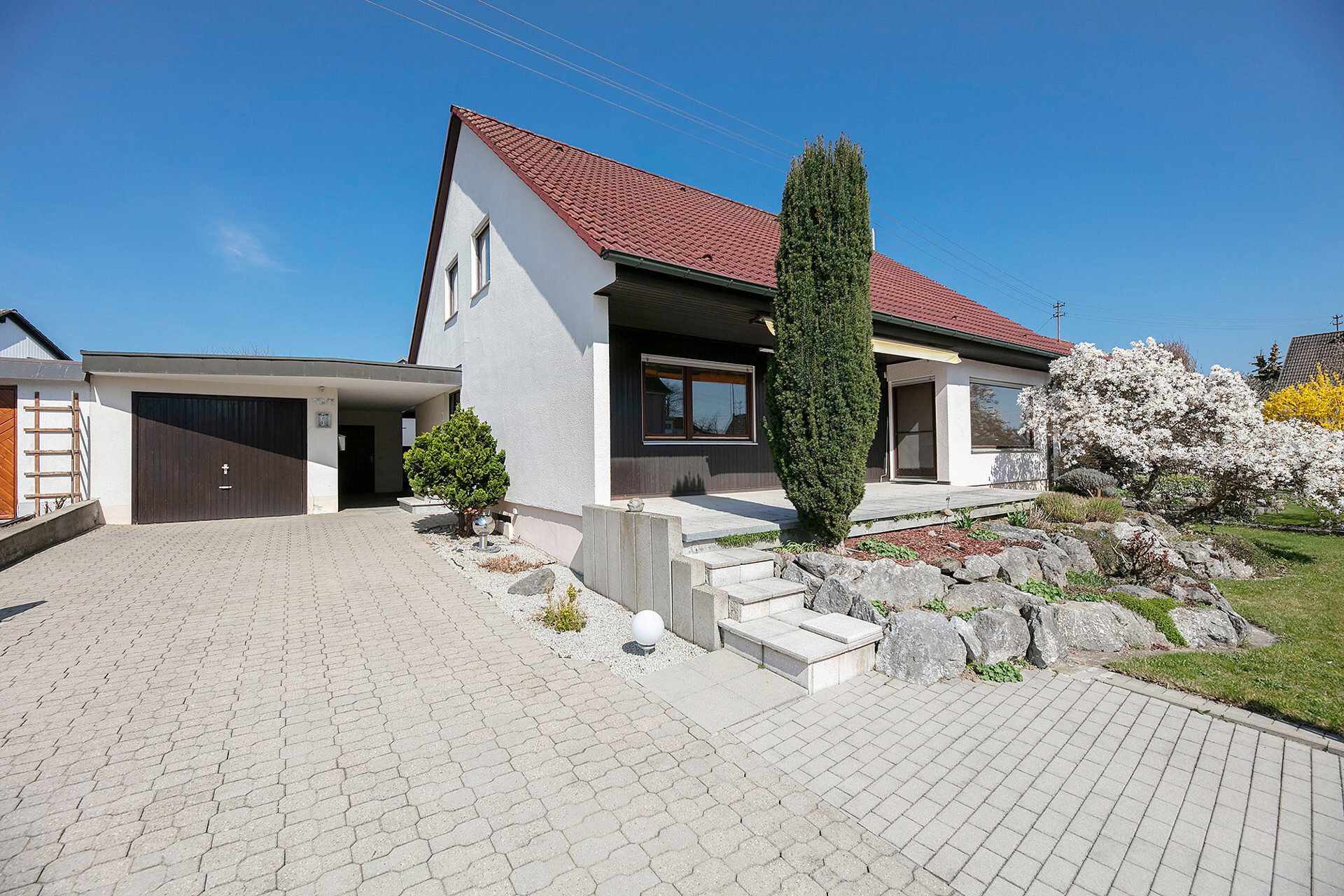 Immobilienangebot - Hüttisheim - Alle - Tolles Einfamilienhaus mit schönem Garten & Ausbaupotenzial im Dachgeschoss