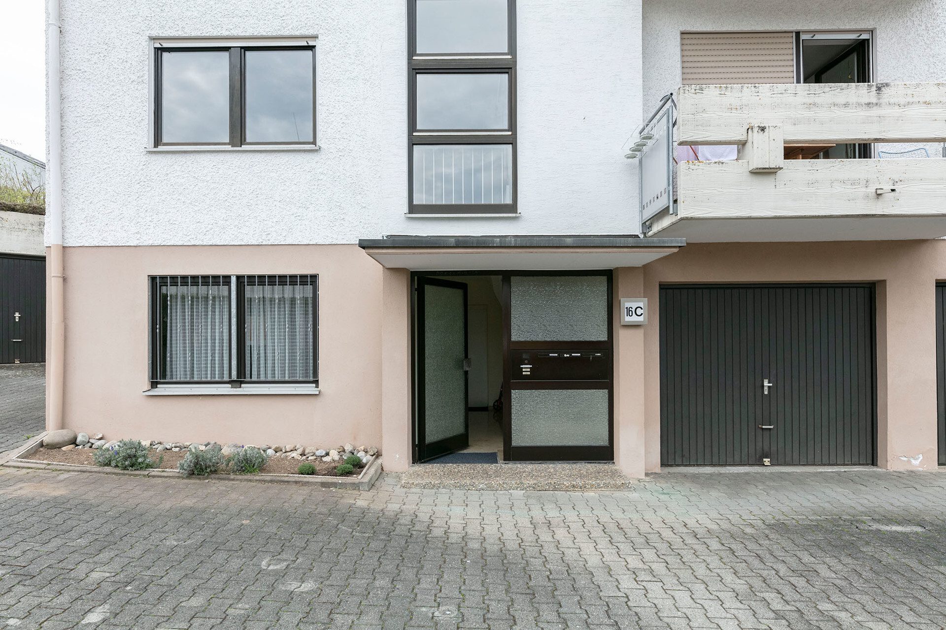 Immobilienangebot - Elchingen / Thalfingen - Alle - -Sonnentage im eigenen Garten- 
charmante 2,5-Zi.- Wohnung im Hochparterre