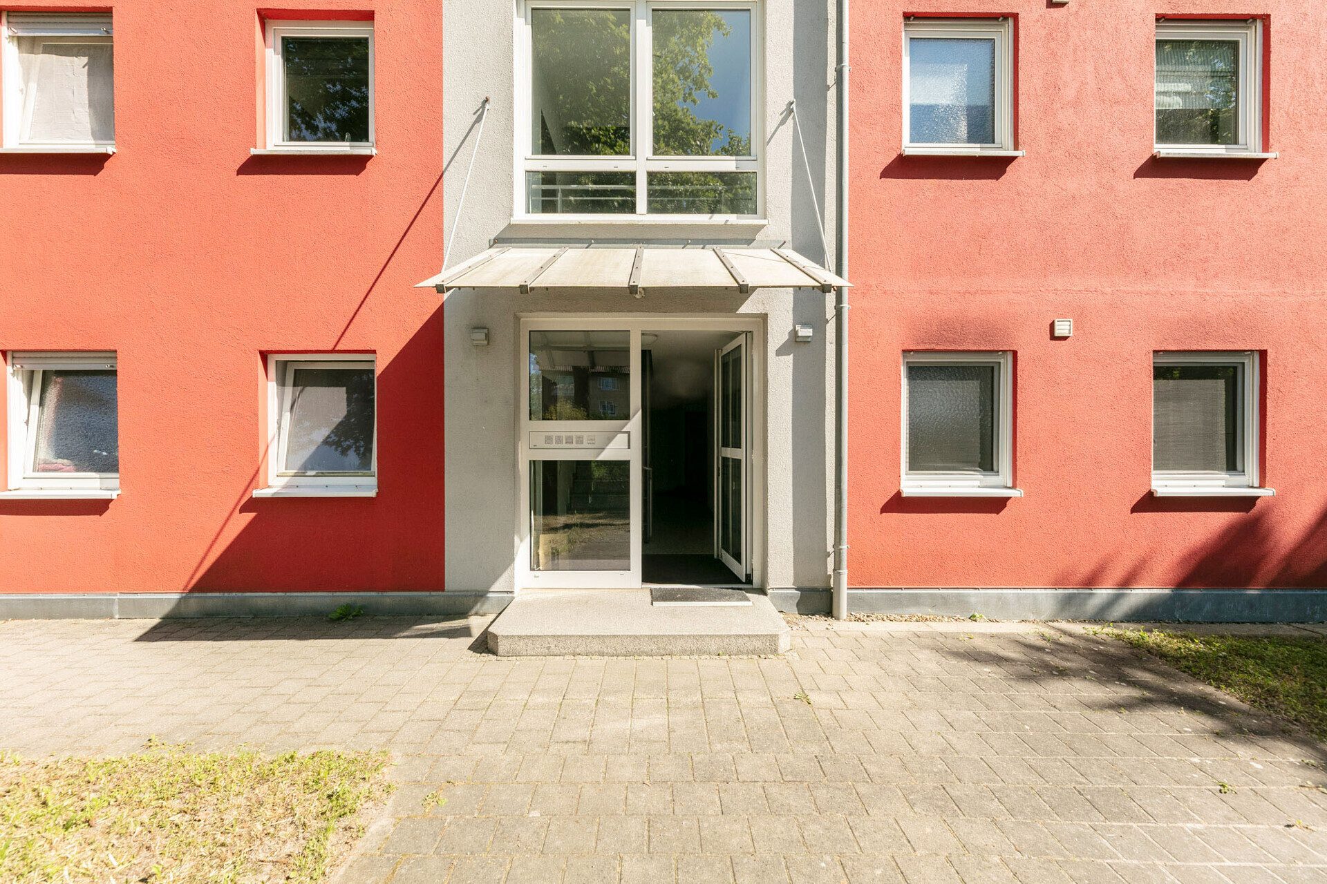 Immobilienangebot - Neu-Ulm - Alle - Wohnen mit Komfort: 2 Zimmer, Balkon und Tiefgaragenstellplatz