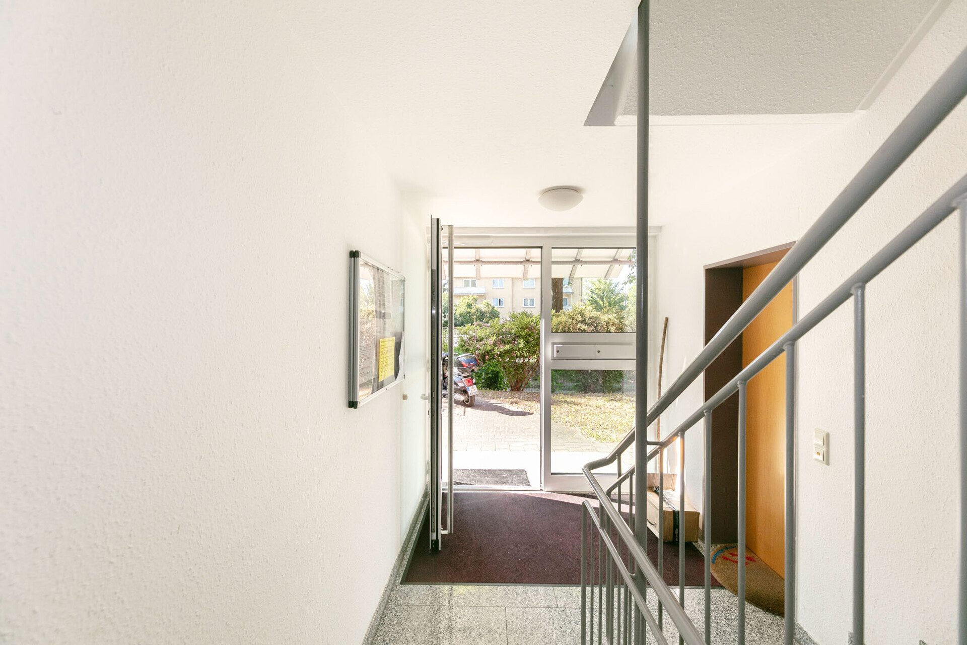 Immobilienangebot - Neu-Ulm - Alle - Wohnen mit Komfort: 2 Zimmer, Balkon und Tiefgaragenstellplatz